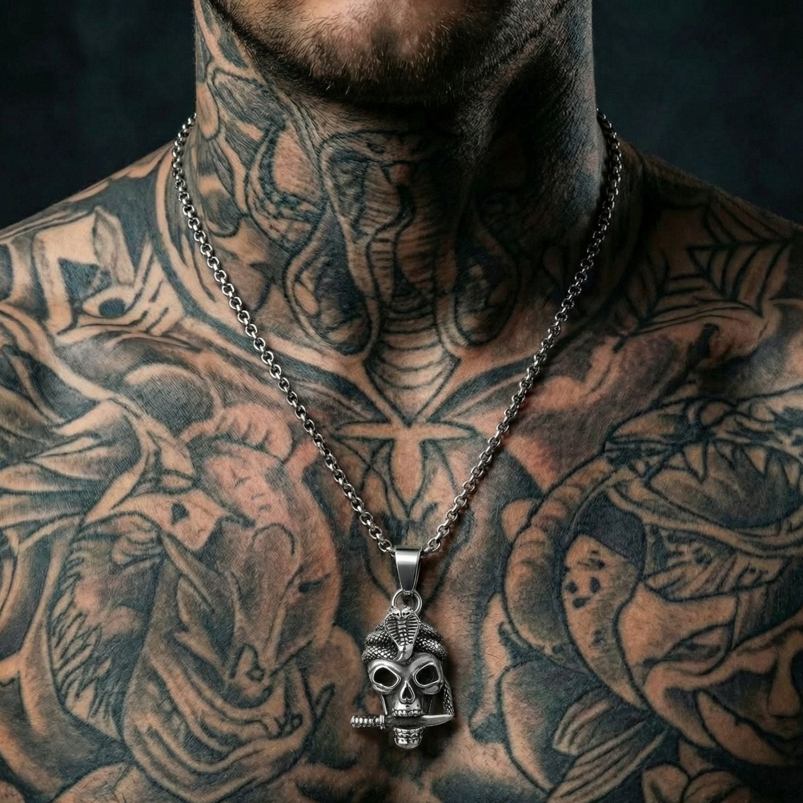 Collier pendentif tête de mort pour homme, avec dague et serpent, en acier inoxydable
