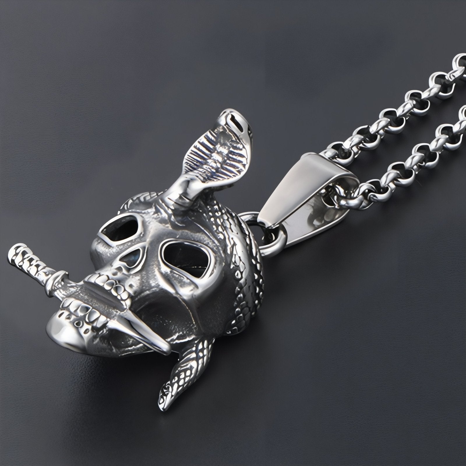 Collier pendentif tête de mort pour homme, avec dague et serpent, en acier inoxydable