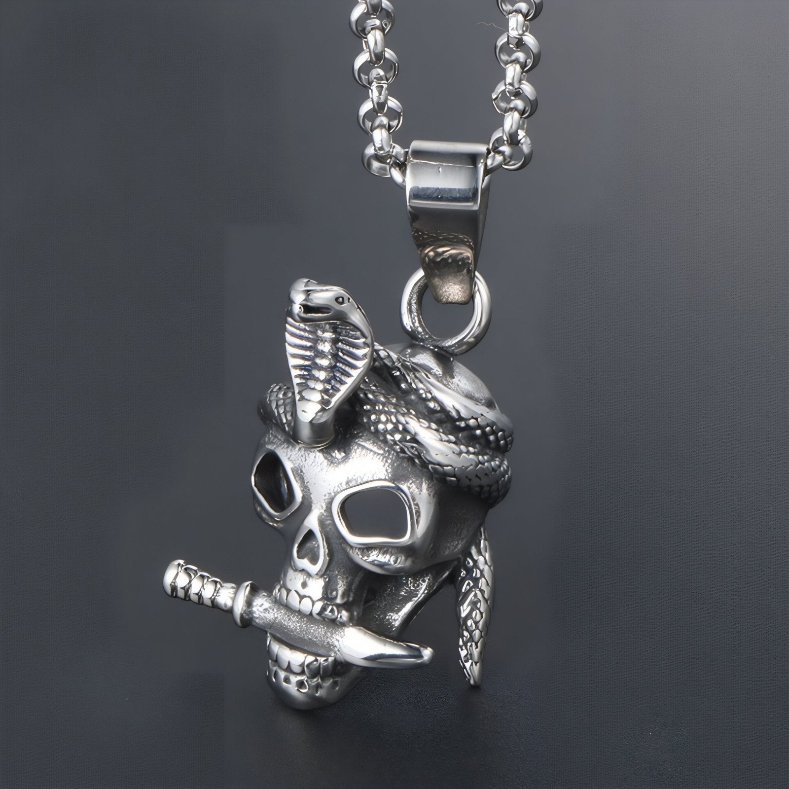 Collier pendentif tête de mort pour homme, avec dague et serpent, en acier inoxydable