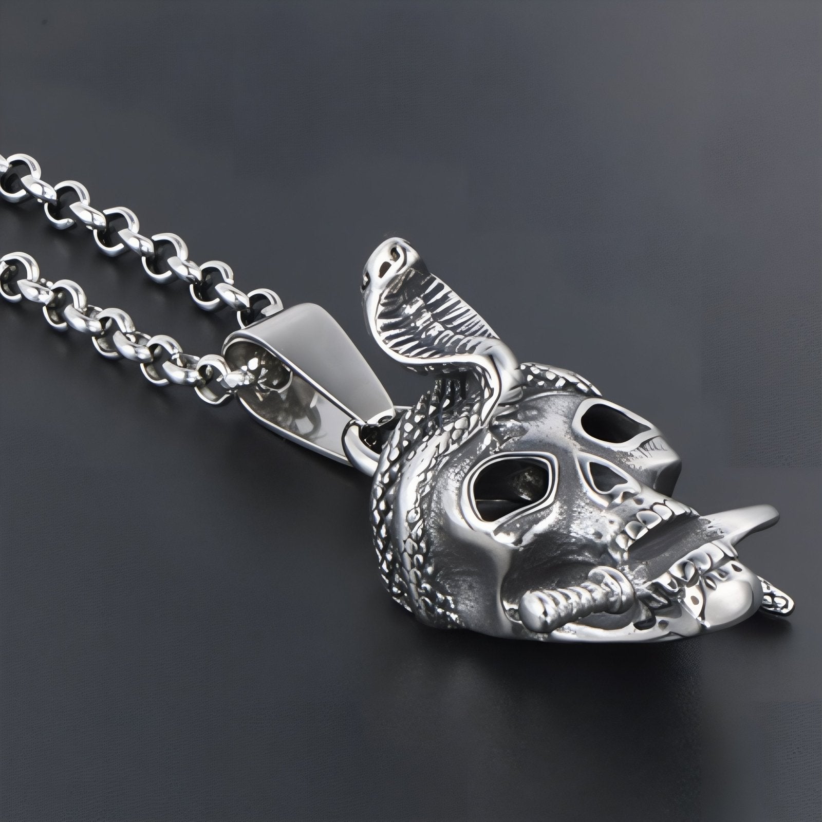 Collier pendentif tête de mort pour homme, avec dague et serpent, en acier inoxydable