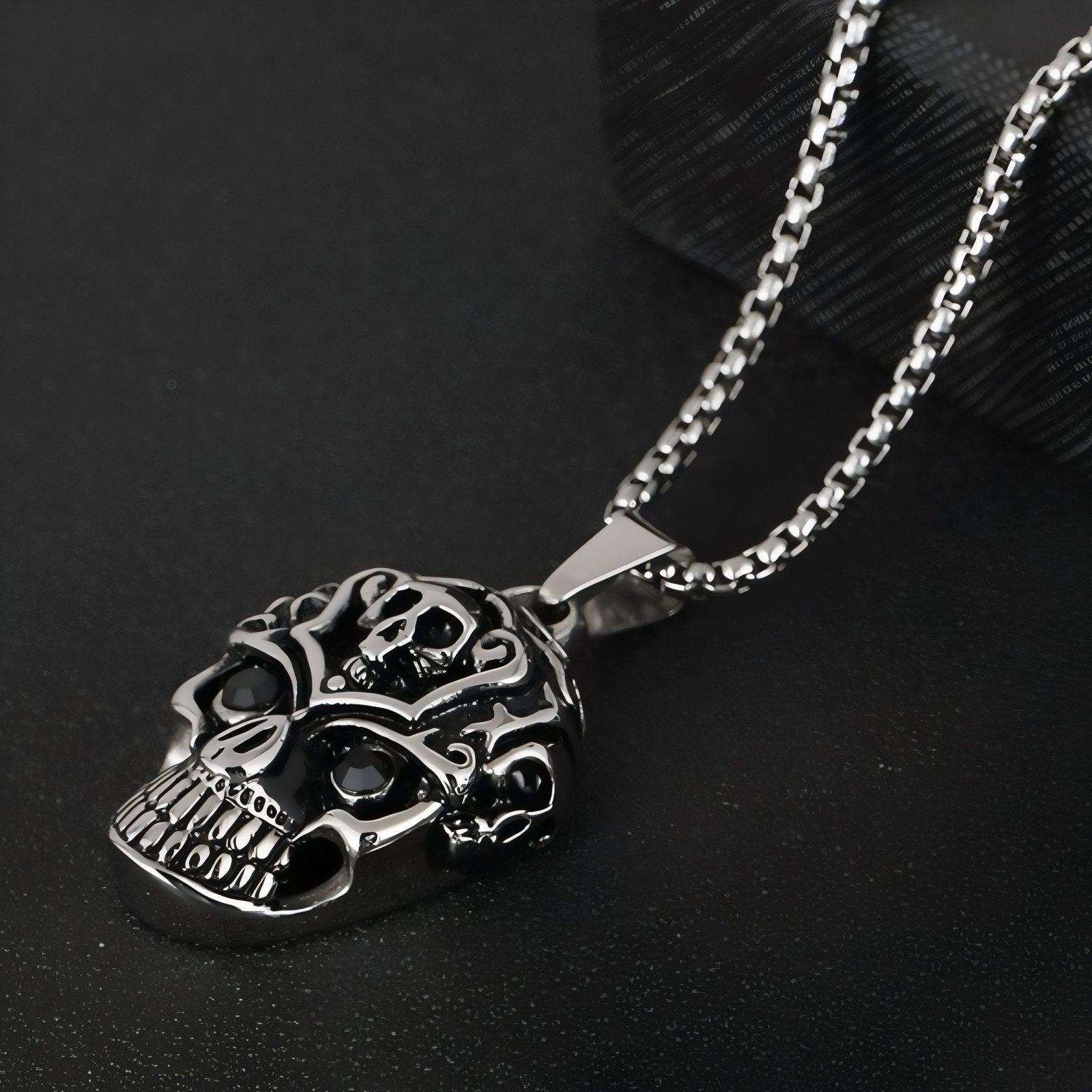 Collier pendentif tête de mort sculptée pour homme, en acier inoxydable, style gothique