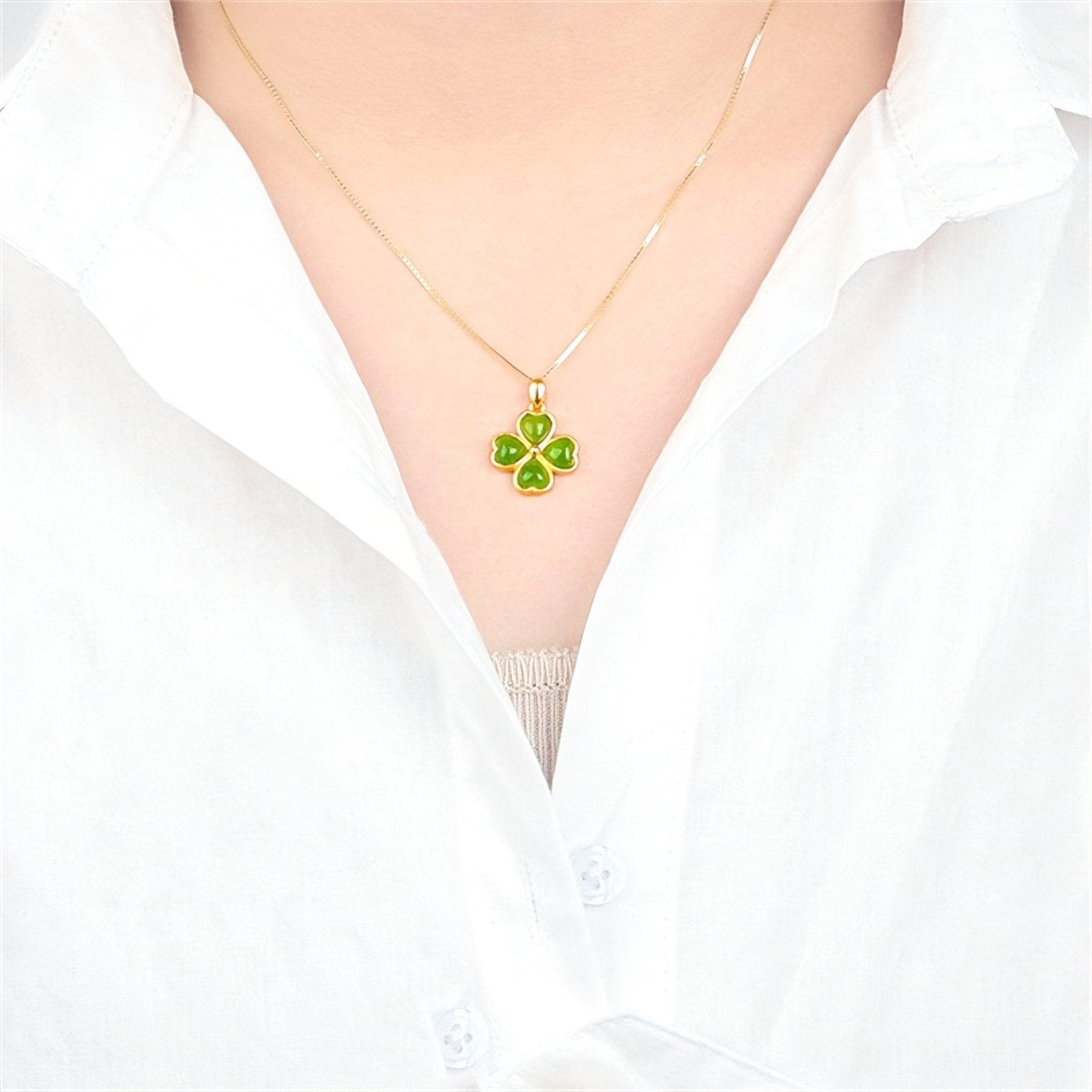 Collier pendentif trèfle à quatre feuilles, pendentif en résine, maille forçat, modèle Sarai