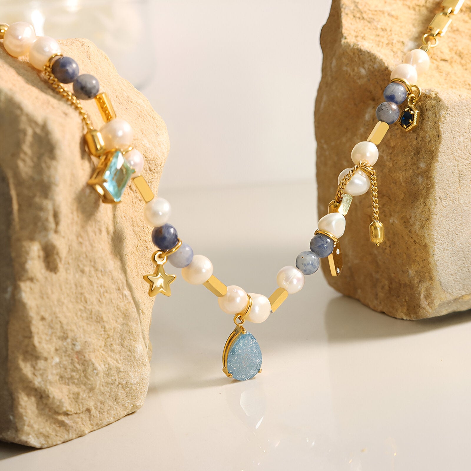 Collier perles d’eau douce, breloques dorées en acier inoxydable, pour femme, modèle Delfina