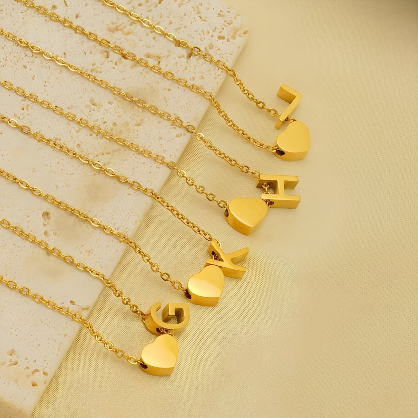 Collier personnalisé avec pendentif cœur et lettre initiale, en acier inoxydable plaqué or 18K