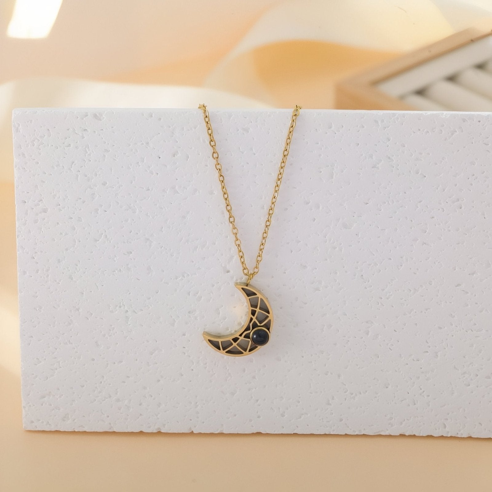 Collier photo personnalisable, croissant de lune, acier inoxydable, modèle Carminati
