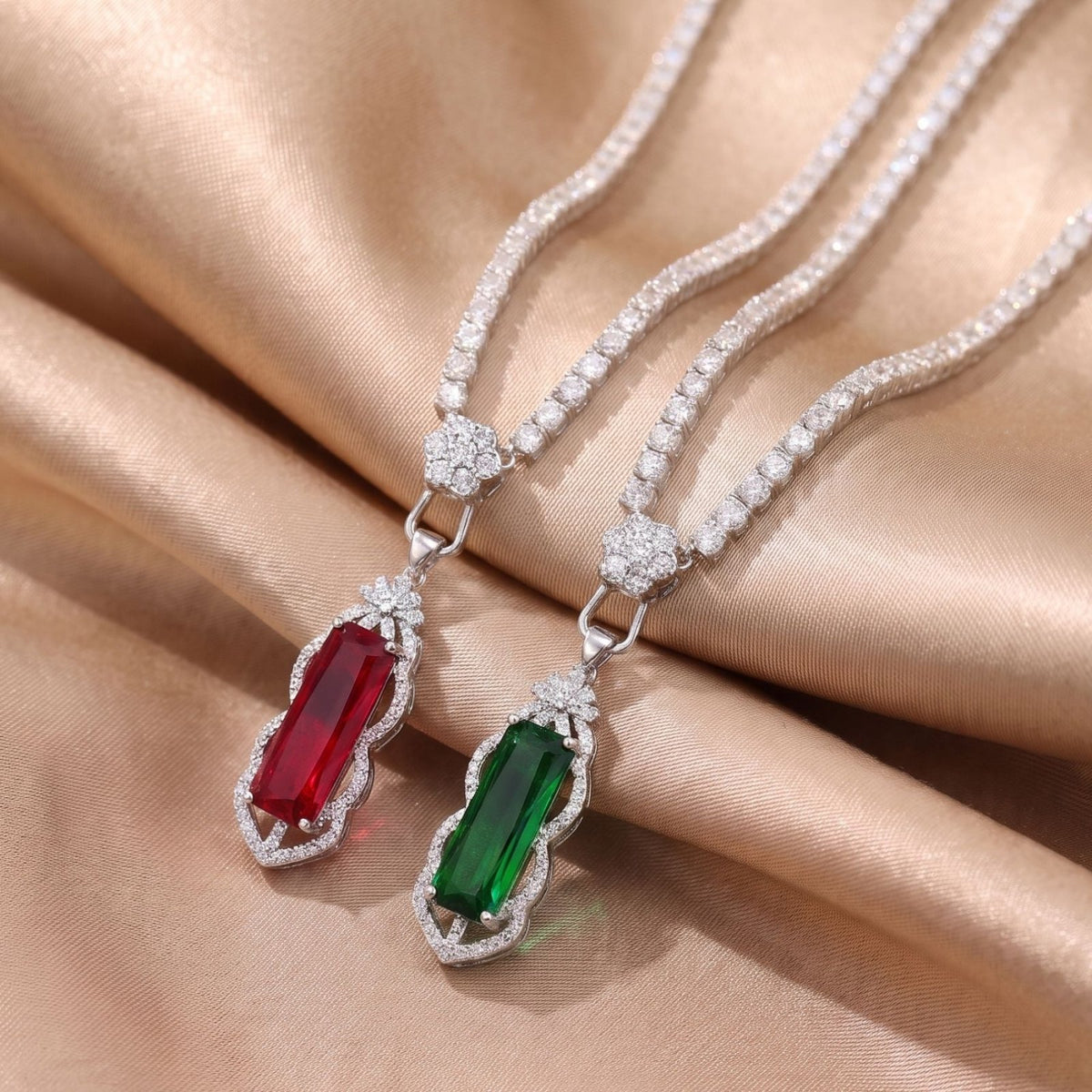 Collier pierre précieuse baguette pour femme en métal argenté, pendentif serti de pierres blanches