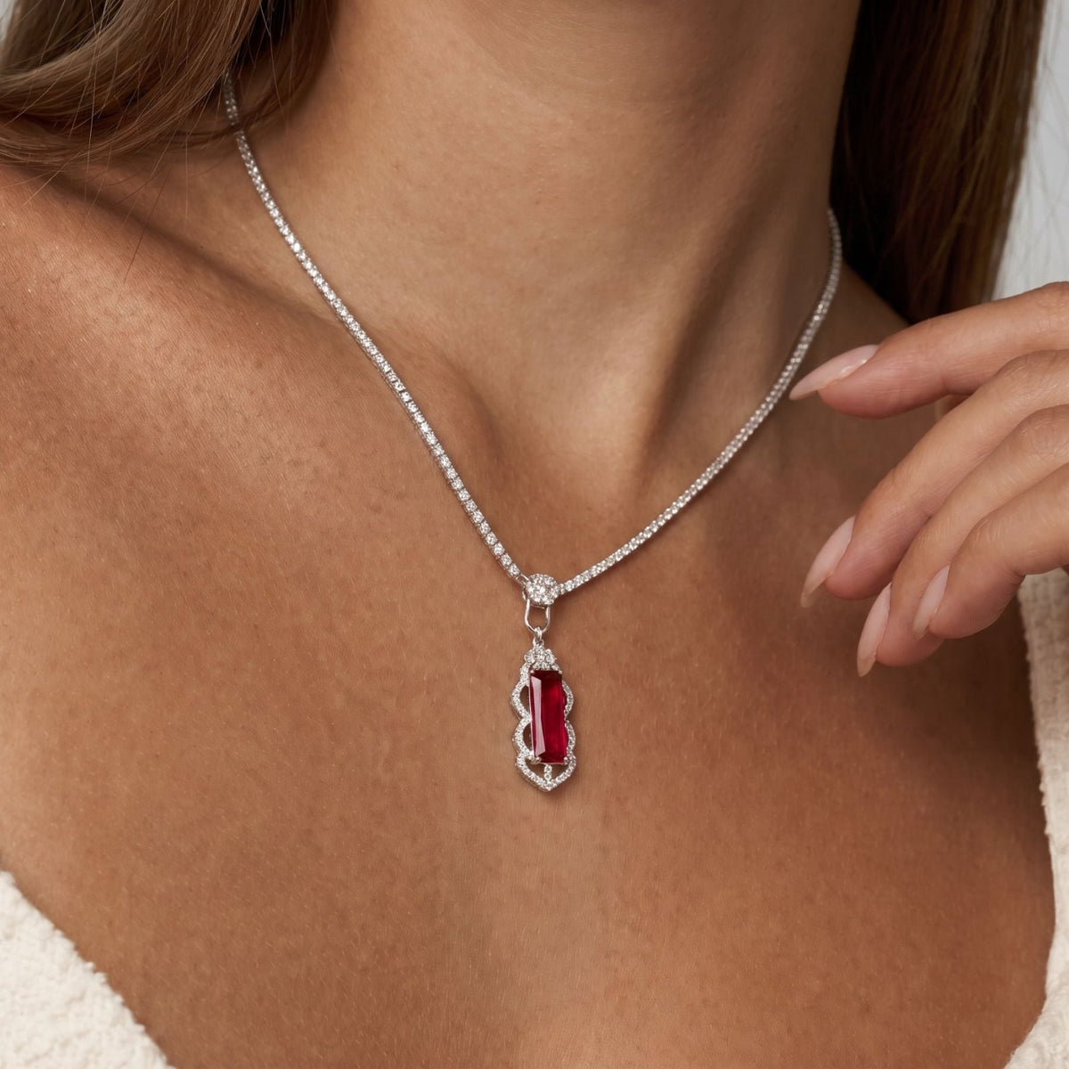 Collier pierre précieuse baguette pour femme en métal argenté, pendentif serti de pierres blanches