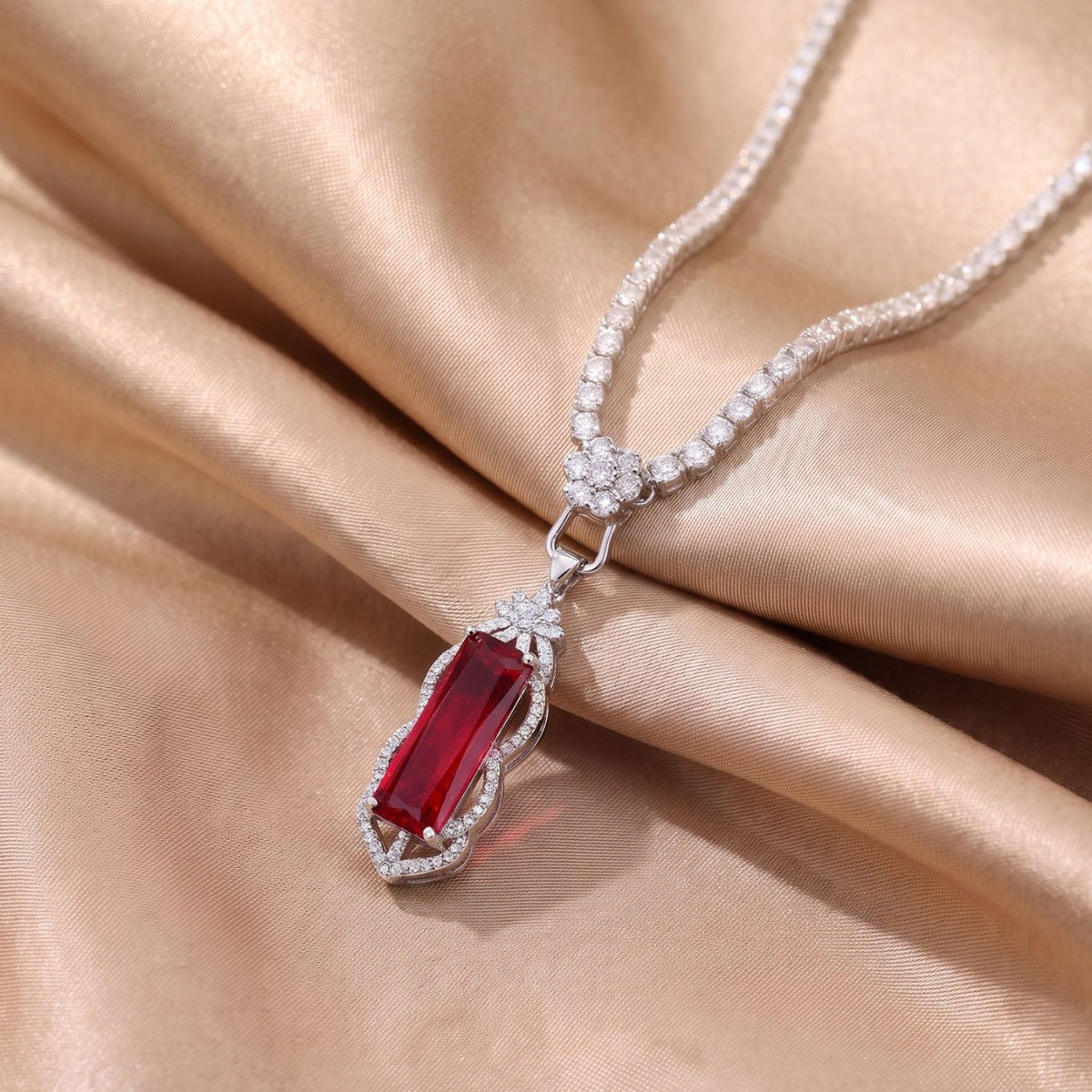 Collier pierre précieuse baguette pour femme en métal argenté, pendentif serti de pierres blanches