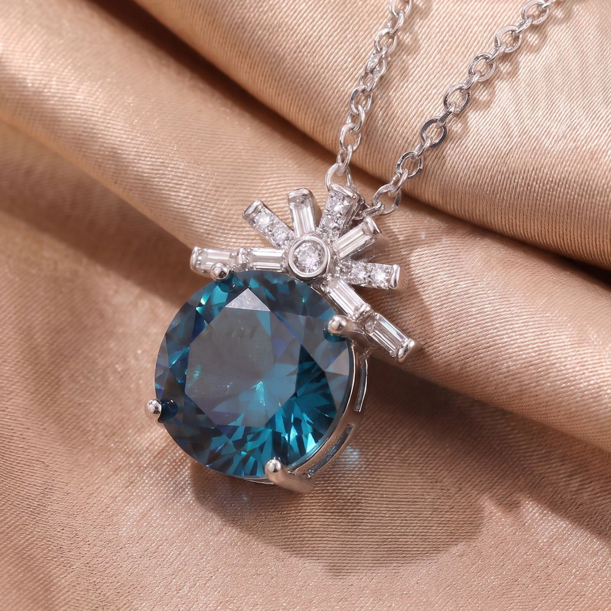 Collier pierre ronde facettée pour femme, en cuivre, pendentif serti de pierres blanches avec pierre centrale colorée