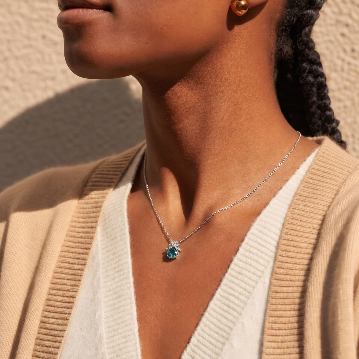 Collier pierre ronde facettée pour femme, en cuivre, pendentif serti de pierres blanches avec pierre centrale colorée