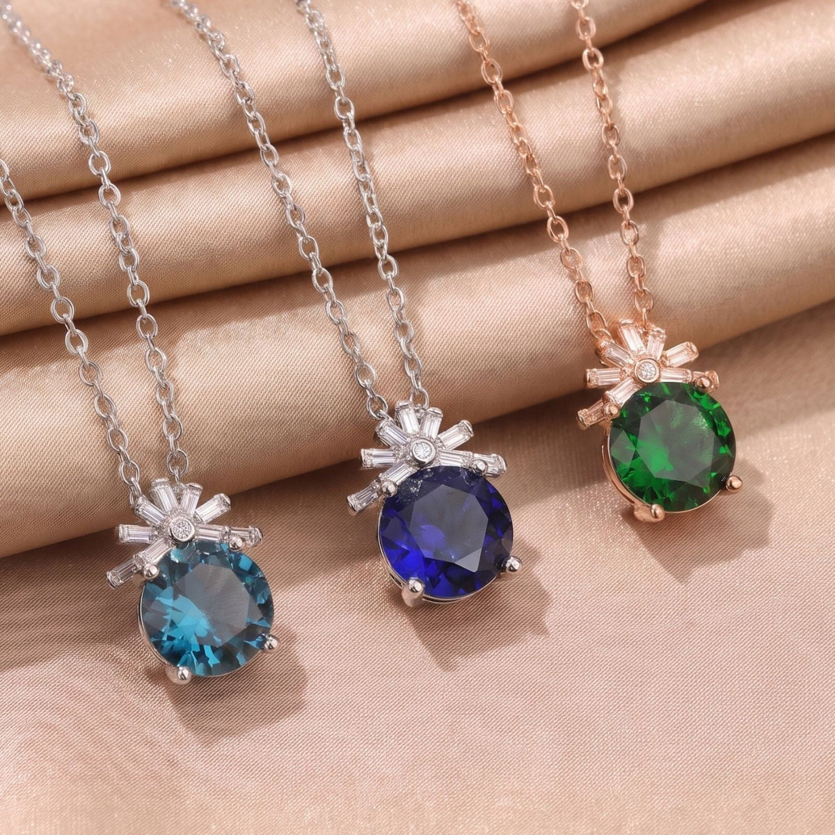 Collier pierre ronde facettée pour femme, en cuivre, pendentif serti de pierres blanches avec pierre centrale colorée