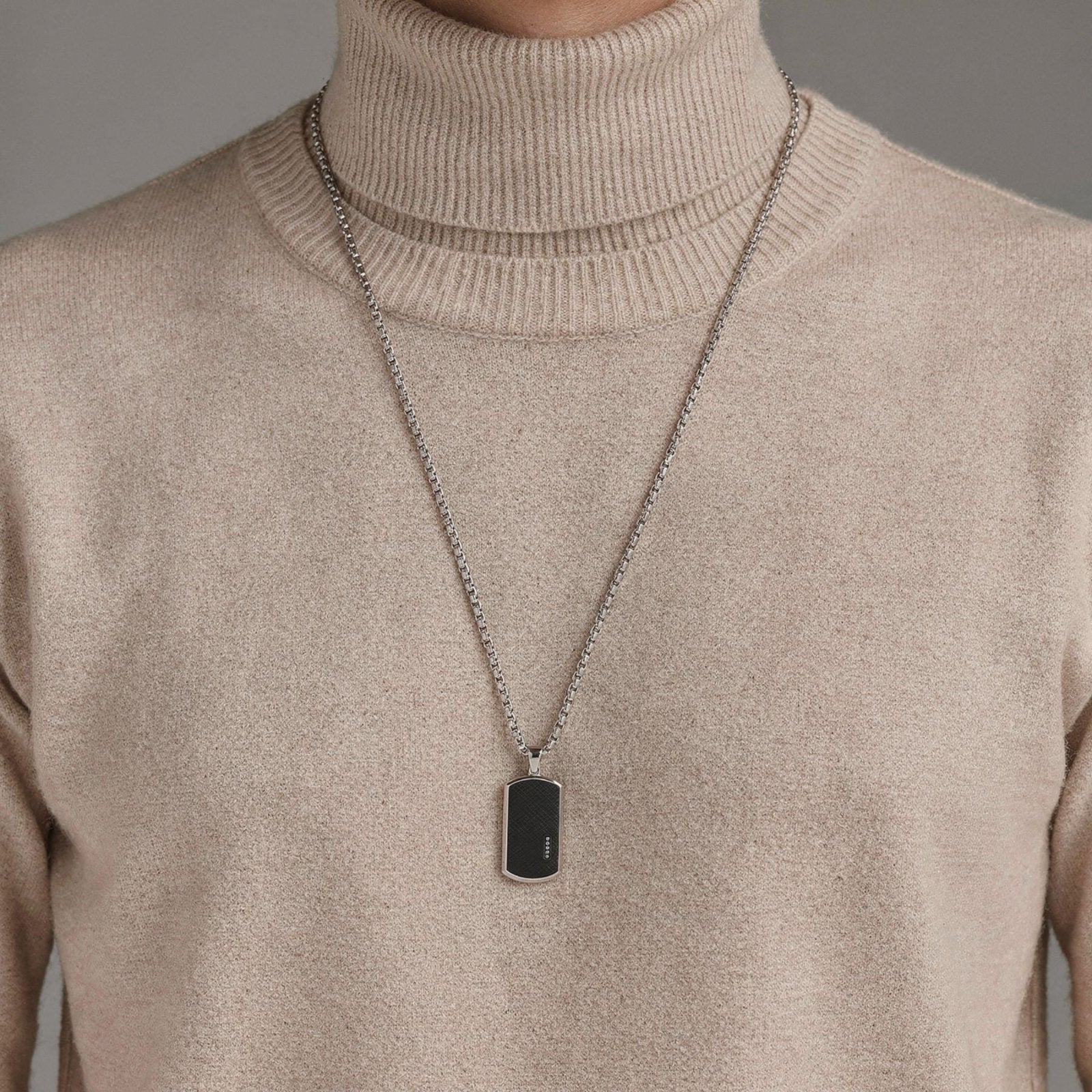 Collier plaque militaire revisitée, acier 316L et insert noir avec pierres scintillantes