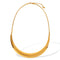 Collier plastron rigide pour femme, design incurvé doré ou argenté, style sculptural et moderne, modèle Alma