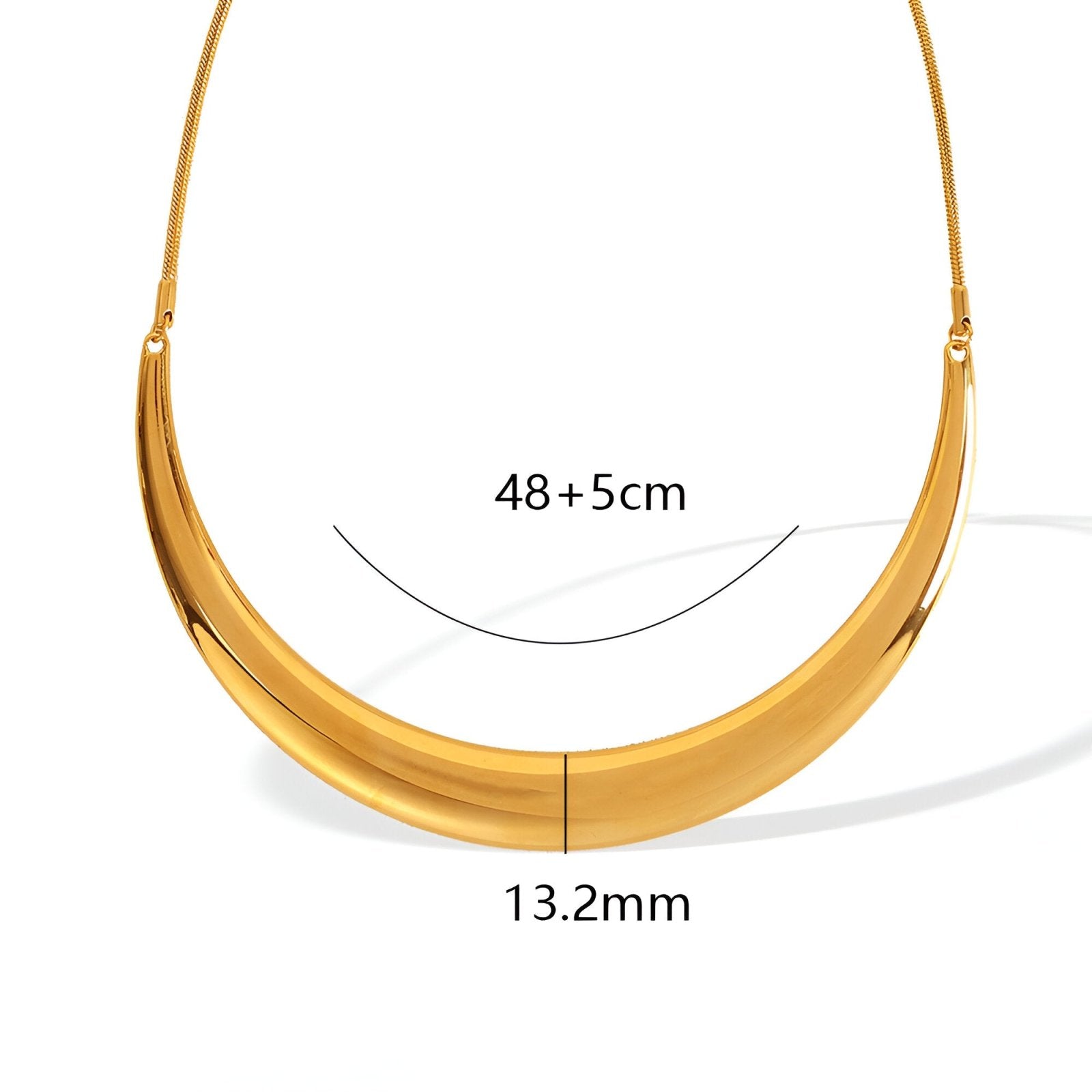 Collier plastron rigide pour femme, design incurvé doré ou argenté, style sculptural et moderne, modèle Alma