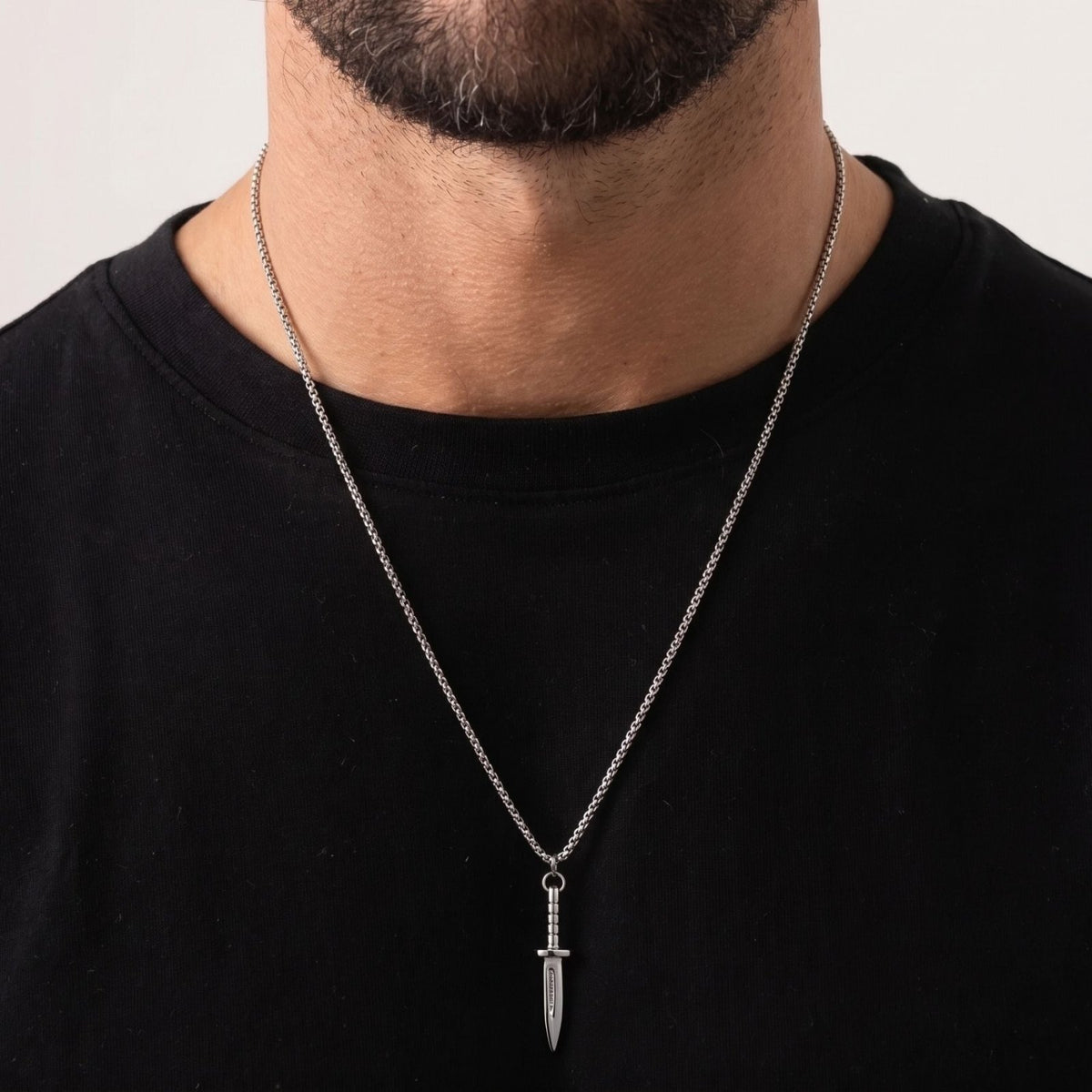 Collier poignard pour homme, en acier titane, pendentif lame au design militaire et minimaliste