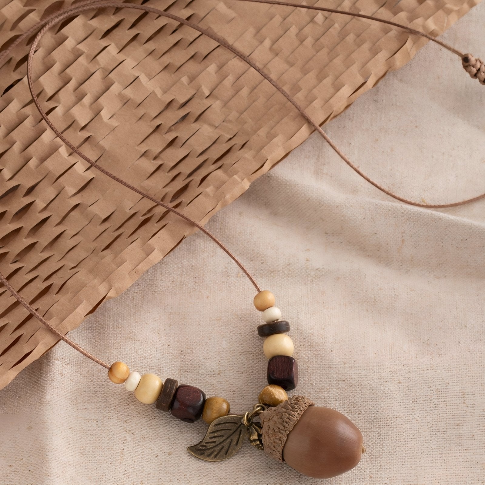 Collier pour femme en bois, avec pendentif gland naturel, style bohème