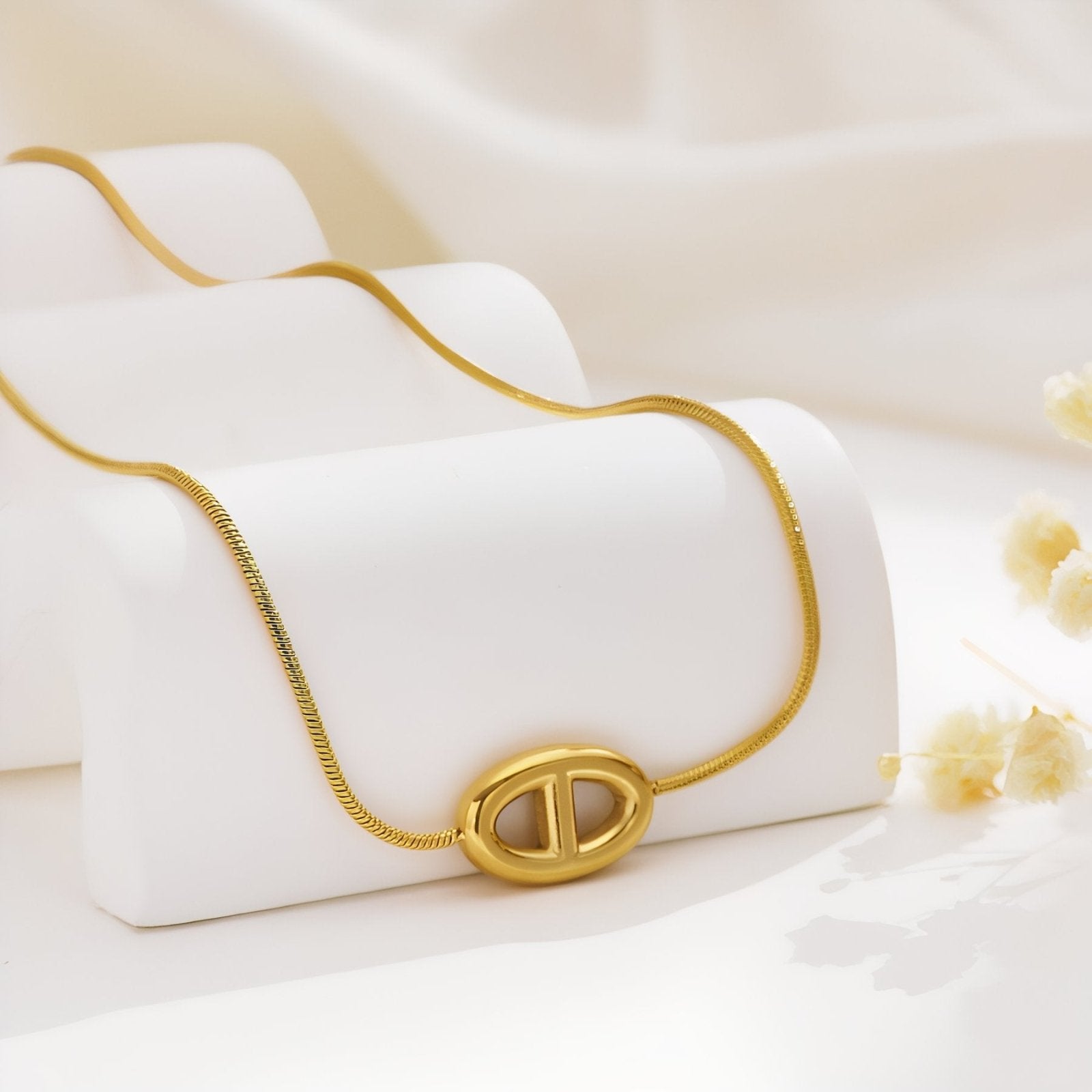 Collier pour femme maille serpent, pendentif ovale ajouré, en acier inoxydable