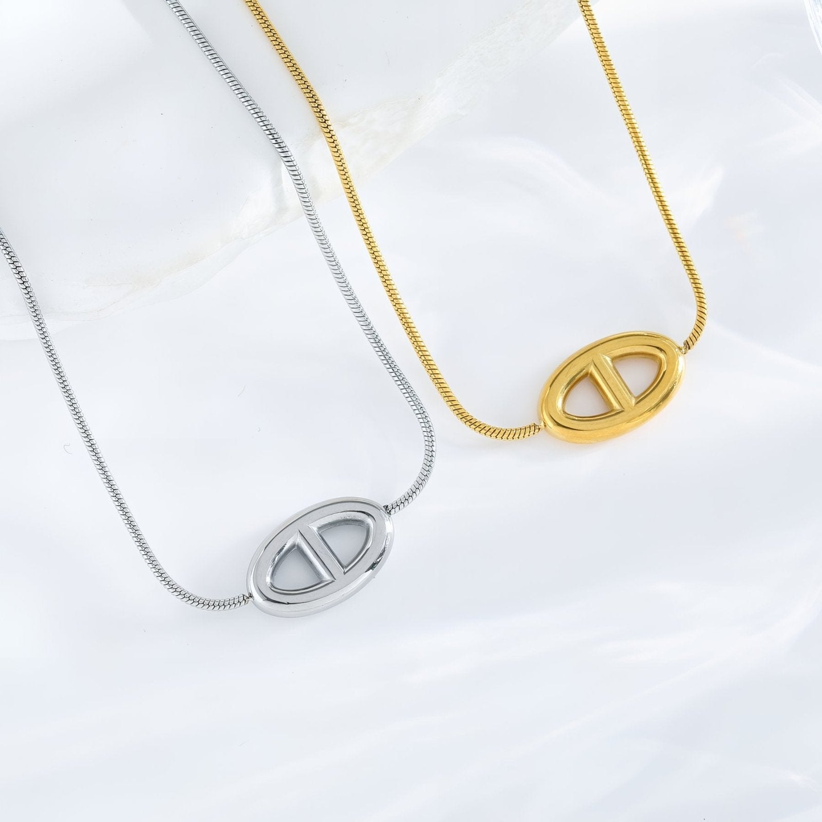 Collier pour femme maille serpent, pendentif ovale ajouré, en acier inoxydable