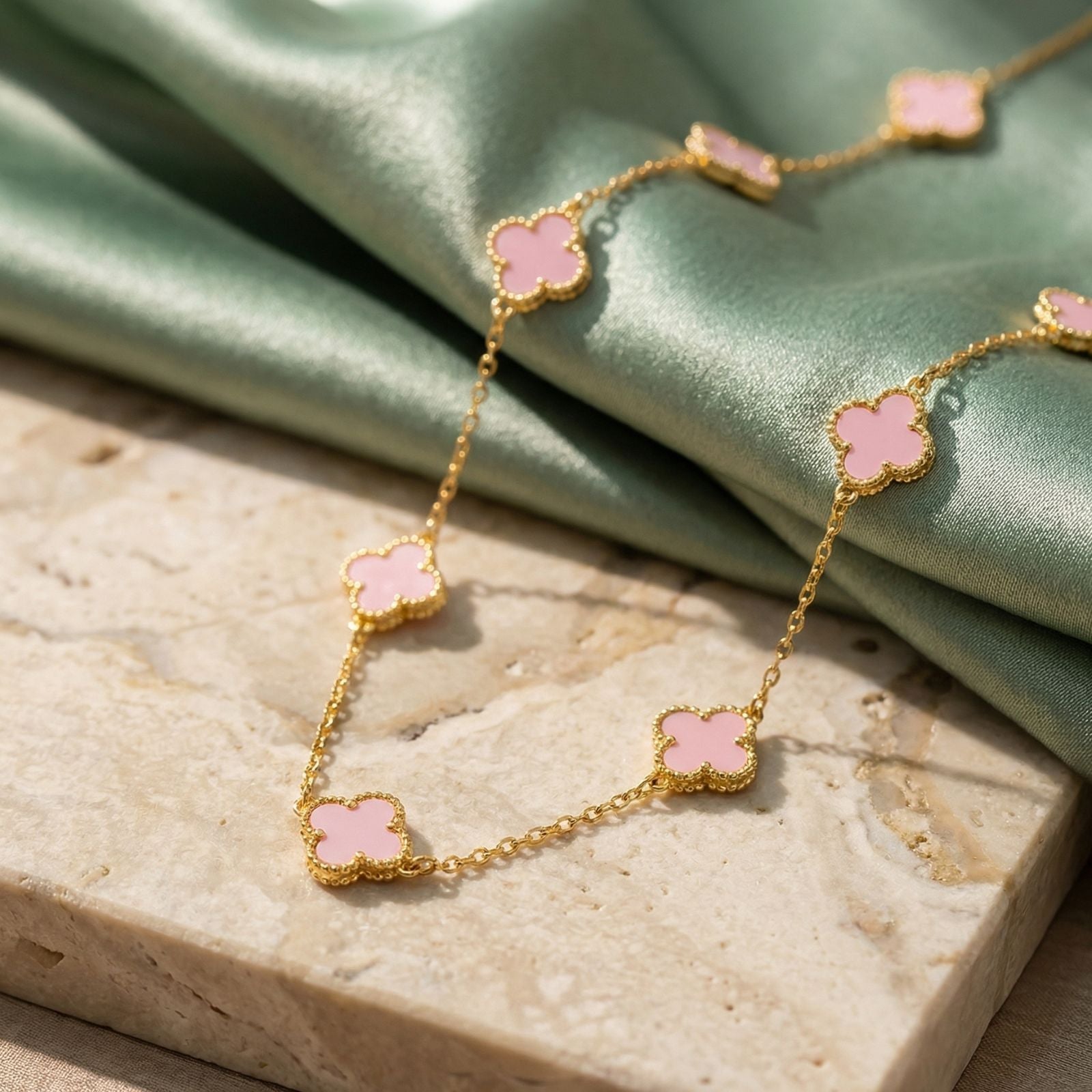 Collier pour femme, pendentifs à trèfles, émail coloré, taille réglable, chic et intemporel