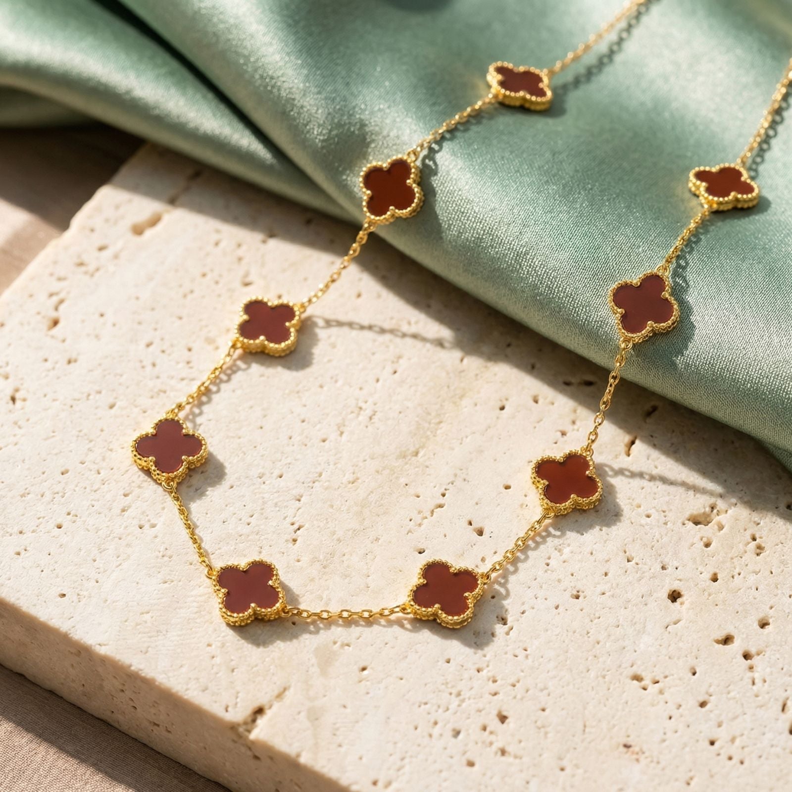 Collier pour femme, pendentifs à trèfles, émail coloré, taille réglable, chic et intemporel