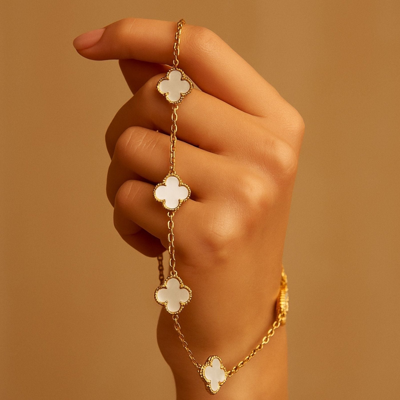 Collier pour femme, pendentifs à trèfles, émail coloré, taille réglable, chic et intemporel, modèle Thea