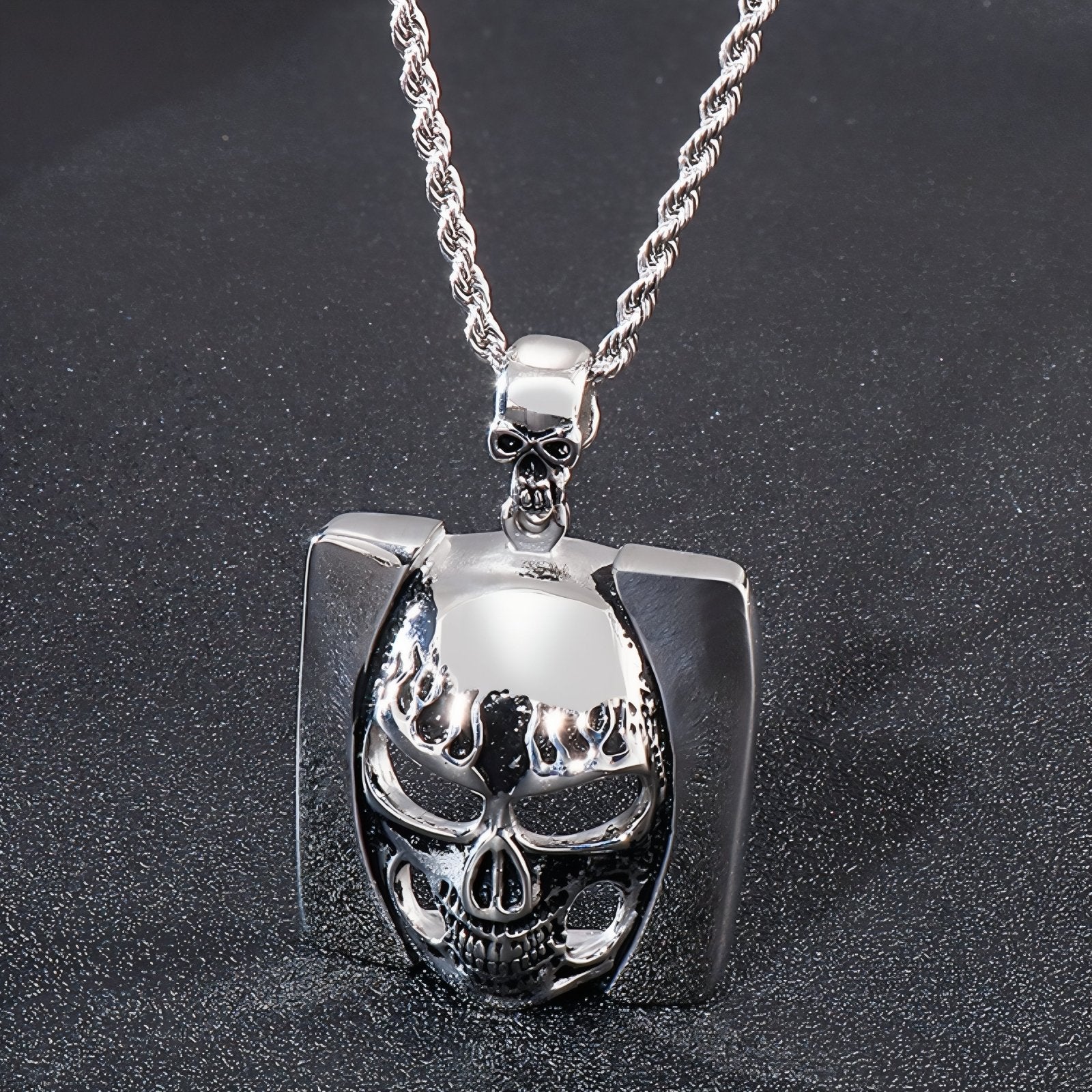 Collier pour homme avec pendentif tête de mort sculptée, en acier inoxydable, style rock