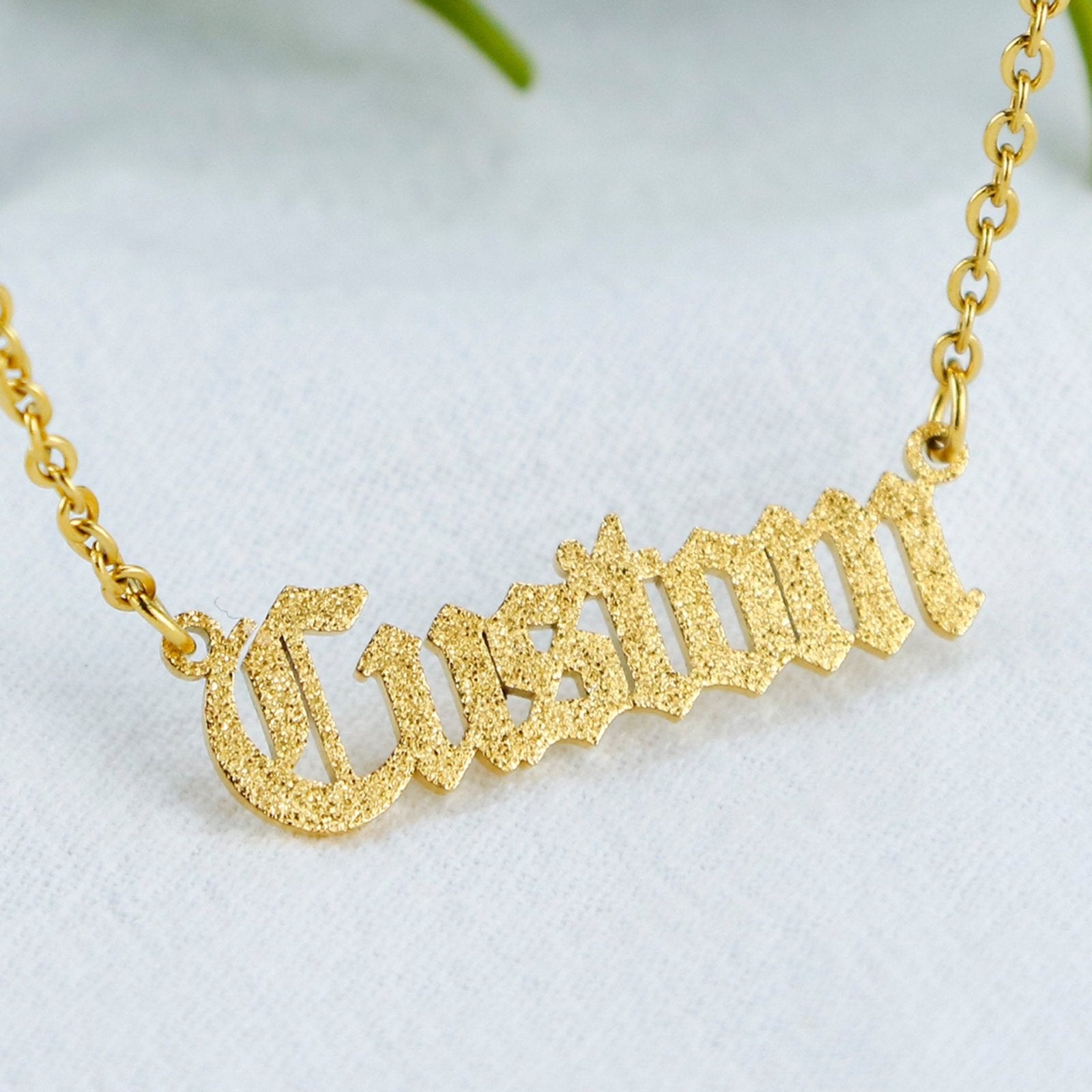 Collier prénom personnalisé effet sablé, en acier inoxydable, style gothique/urbain, modèle Alaric
