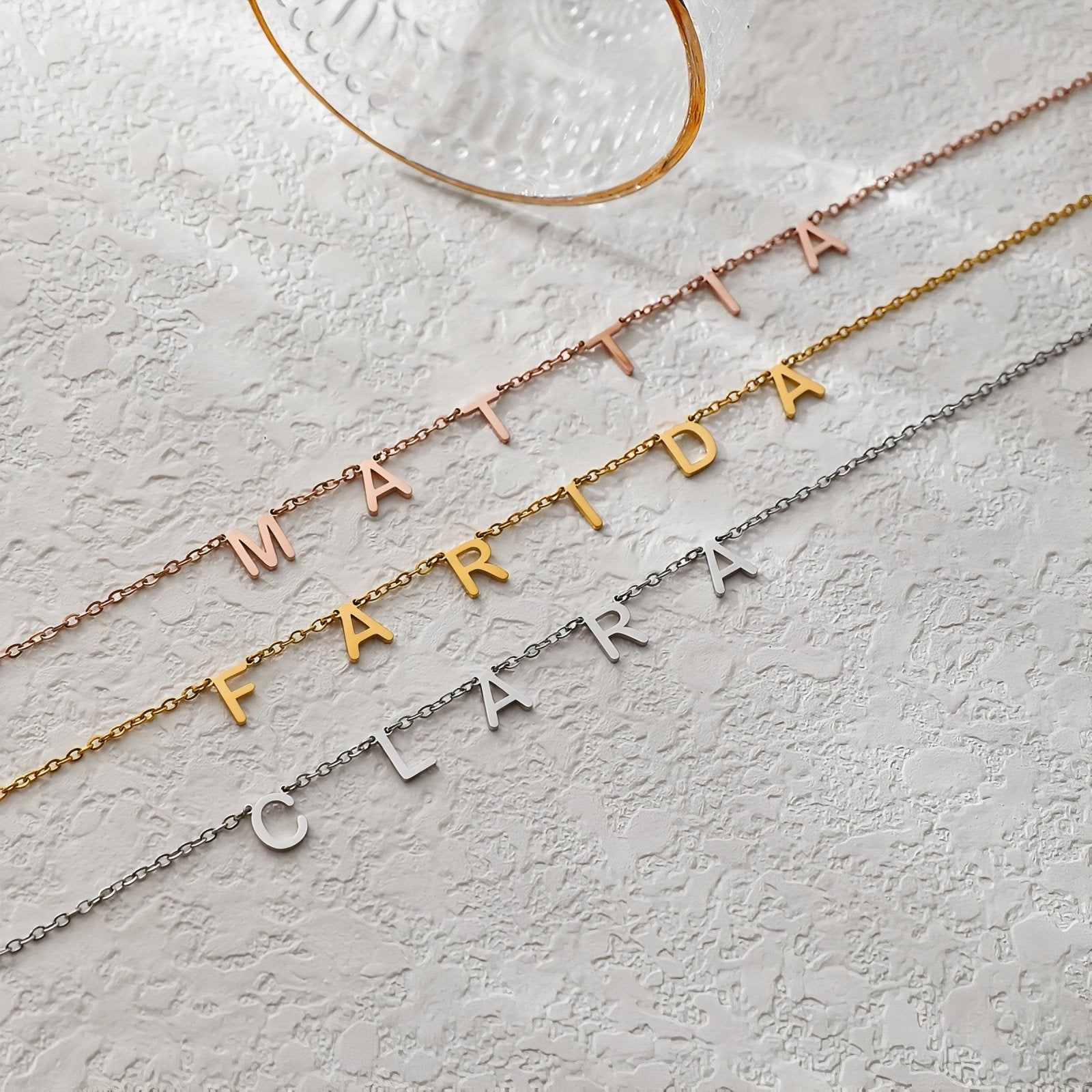 Collier prénom personnalisé, lettres suspendues en acier inoxydable, modèle Adeline