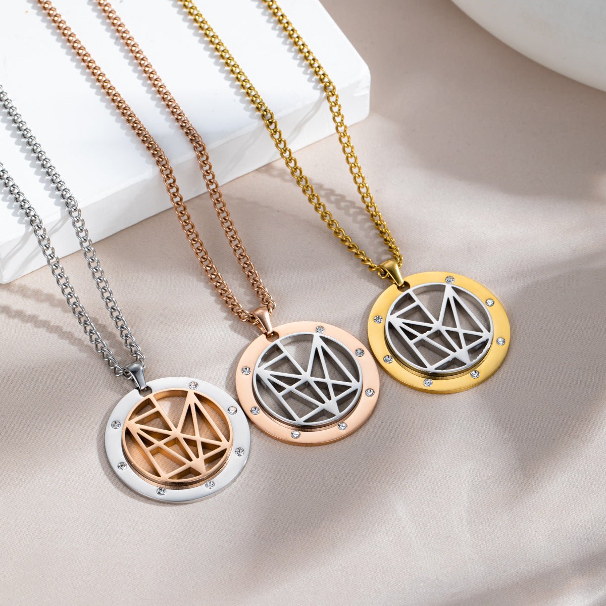Collier prénom style géométrique, pendentif rond en acier inoxydable avec zircons, homme ou femme