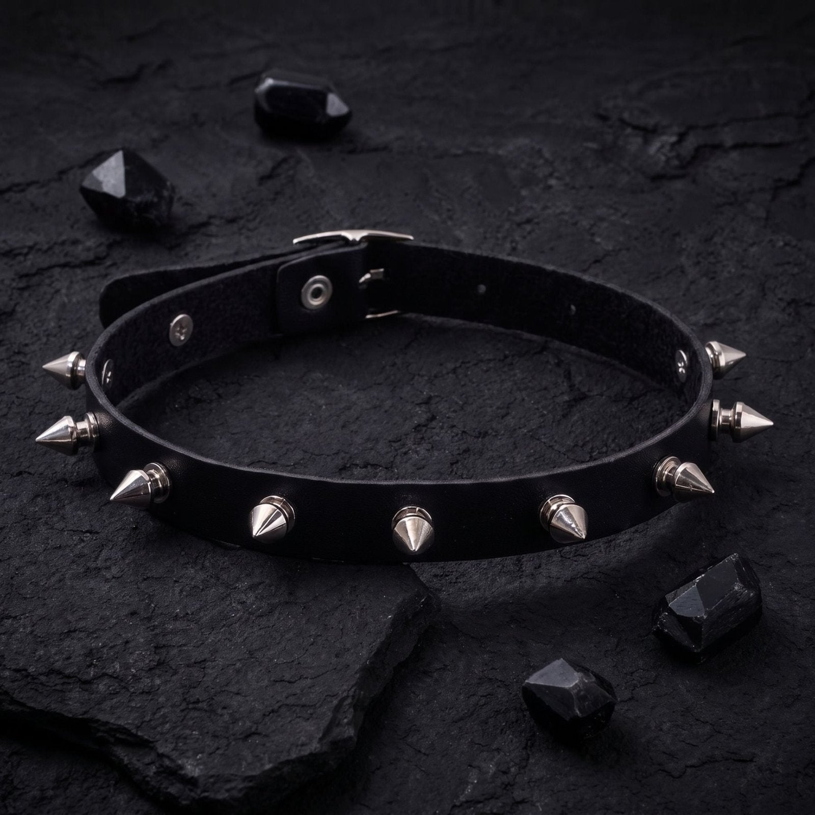 Collier punk en cuir pour femme, avec plusieurs clous coniques gothiques
