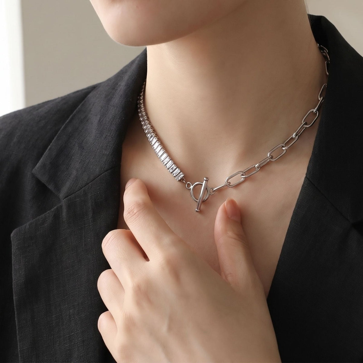 Collier ras de cou asymétrique pour femme, en acier inoxydable, demi-chaîne tennis sertie de zircons et maillons rectangulaires