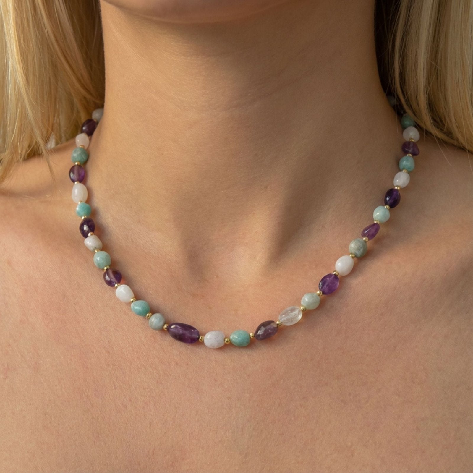 Collier ras de cou en pierres naturelles, avec améthyste, amazonite et pierre de lune