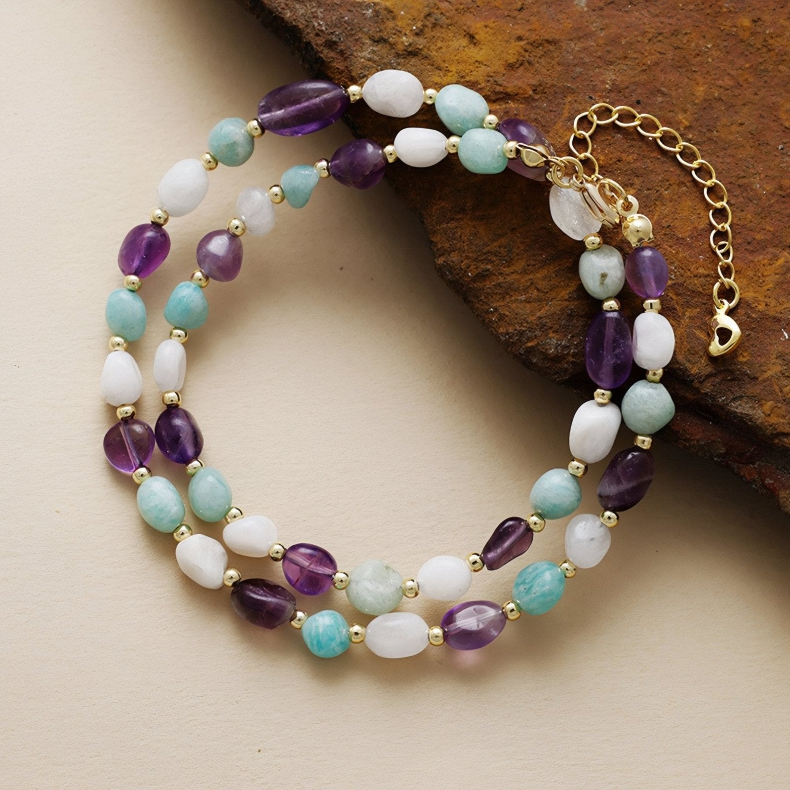 Collier ras de cou en pierres naturelles, avec améthyste, amazonite et pierre de lune