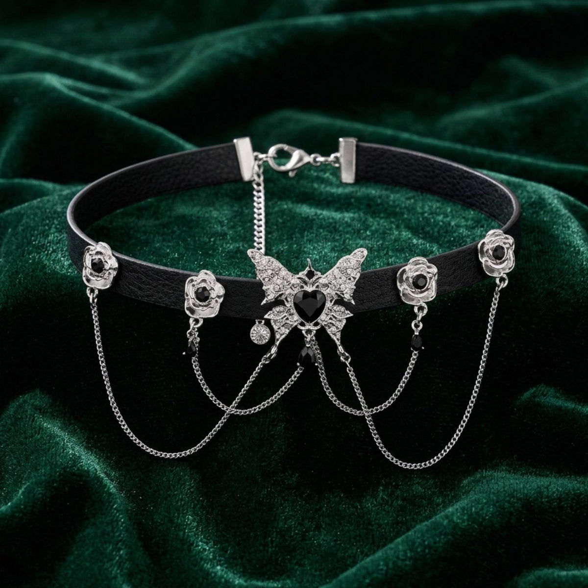 Collier ras de cou gothique pour femme, en simili cuir noir, avec papillon argenté et cœur noir