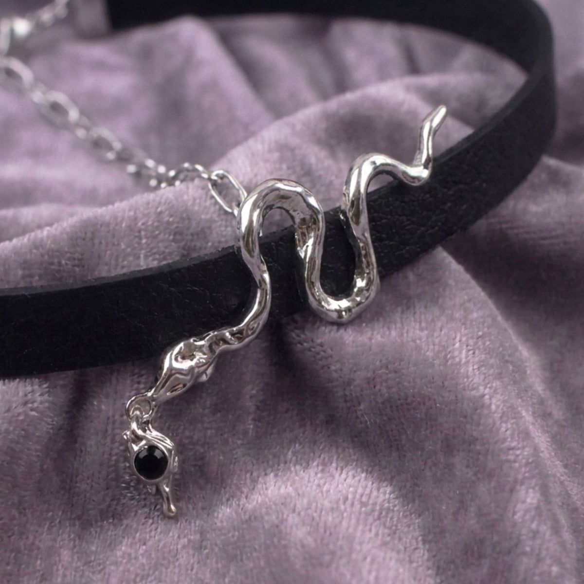 Collier ras de cou gothique serpent pour femme, en simili cuir noir