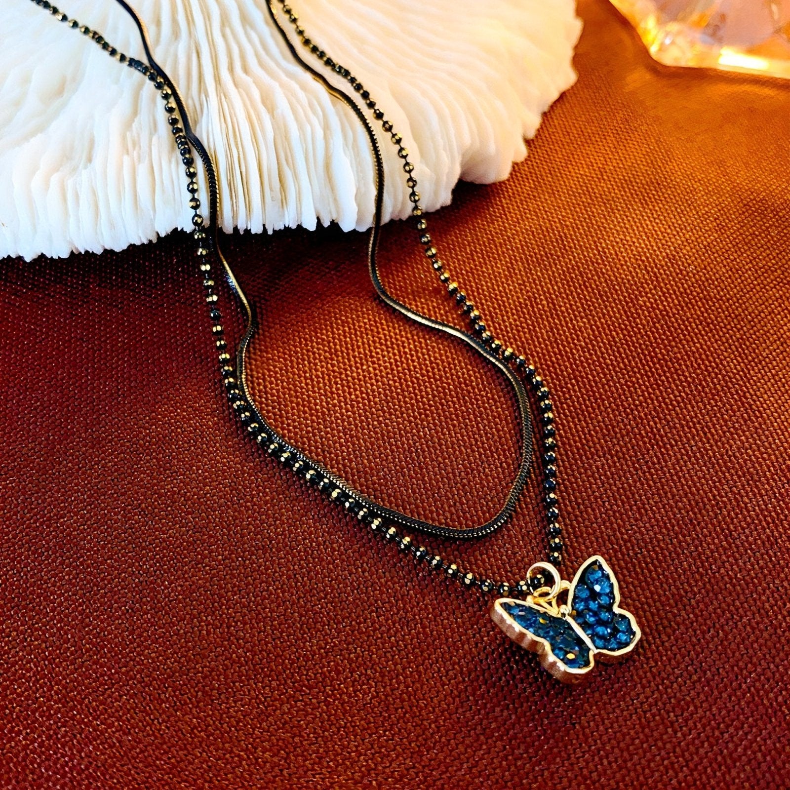 Collier ras de cou multi rangs, pendentif papillon strass bleu, taille ajustable, modèle Heather