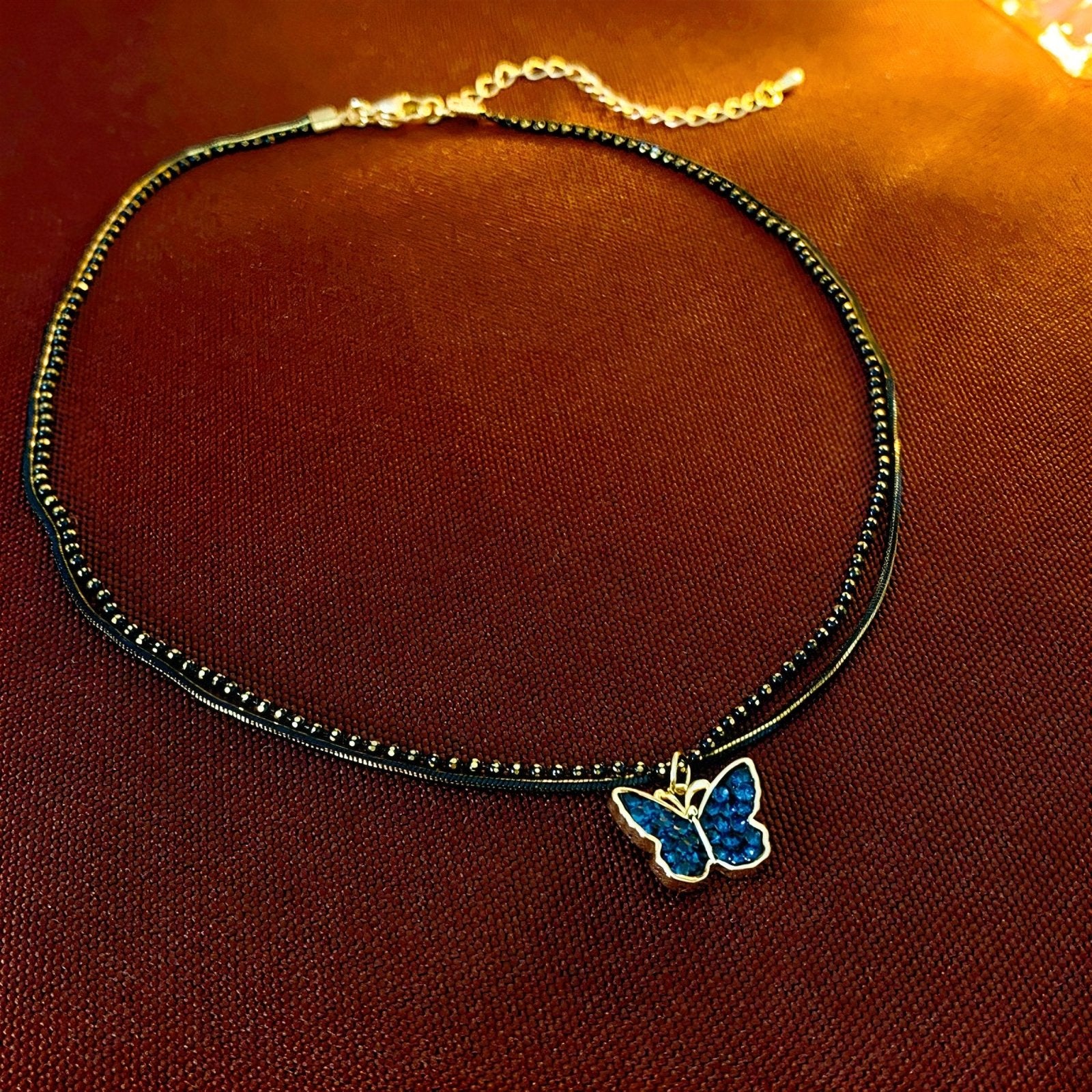 Collier ras de cou multi rangs, pendentif papillon strass bleu, taille ajustable, modèle Heather
