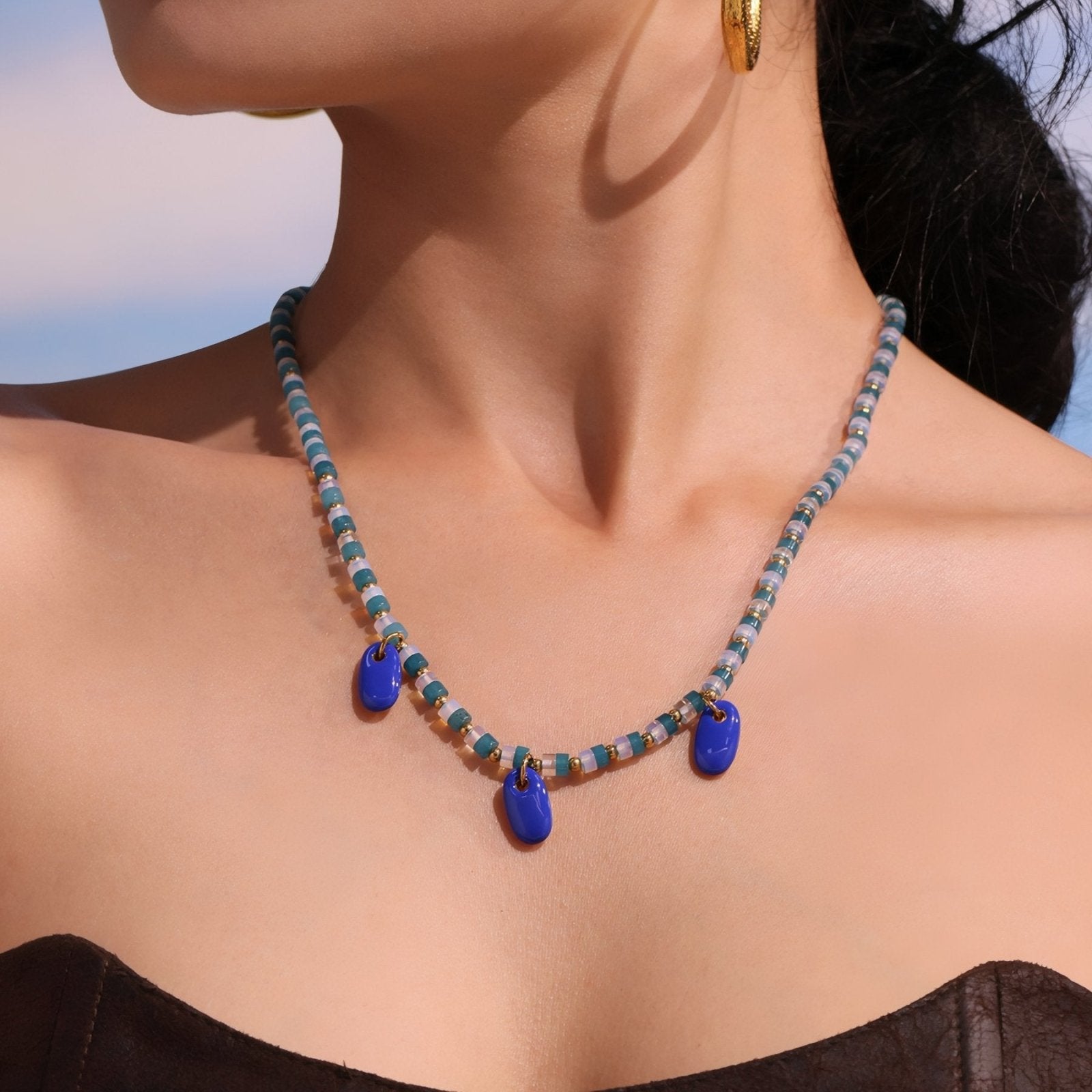 Collier ras - de - cou perles bleues, pendentifs gouttes, en acier inoxydable doré