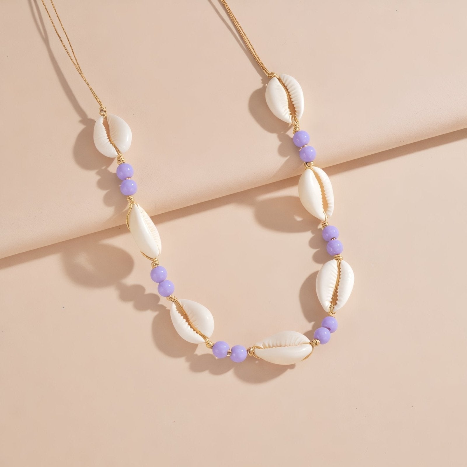 Collier ras - du - cou coquillage, perles pastel, corde tressée réglable, modèle Choisy