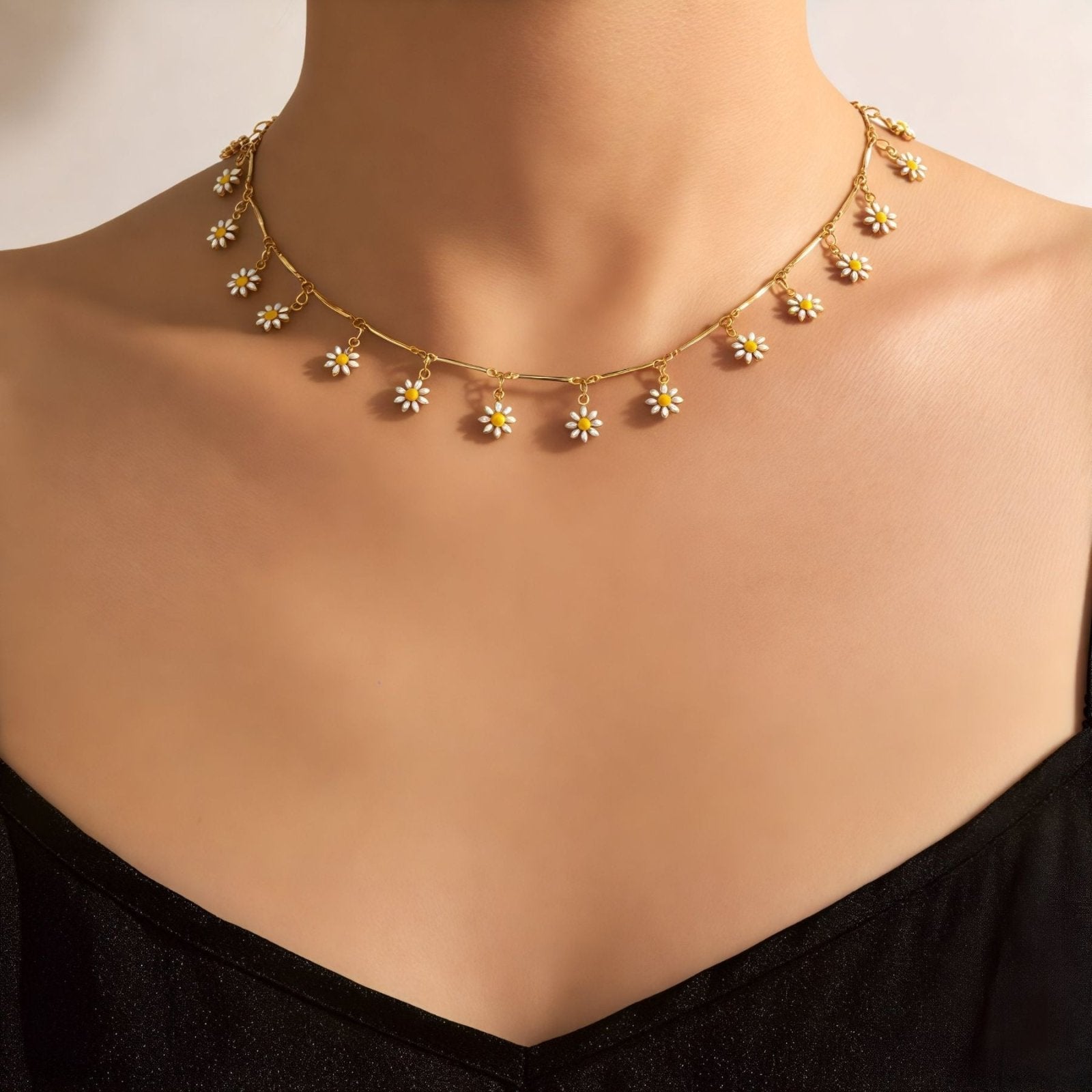 Collier ras du cou cuivré, petites fleurs émaillées, style bohème, modèle Dalia