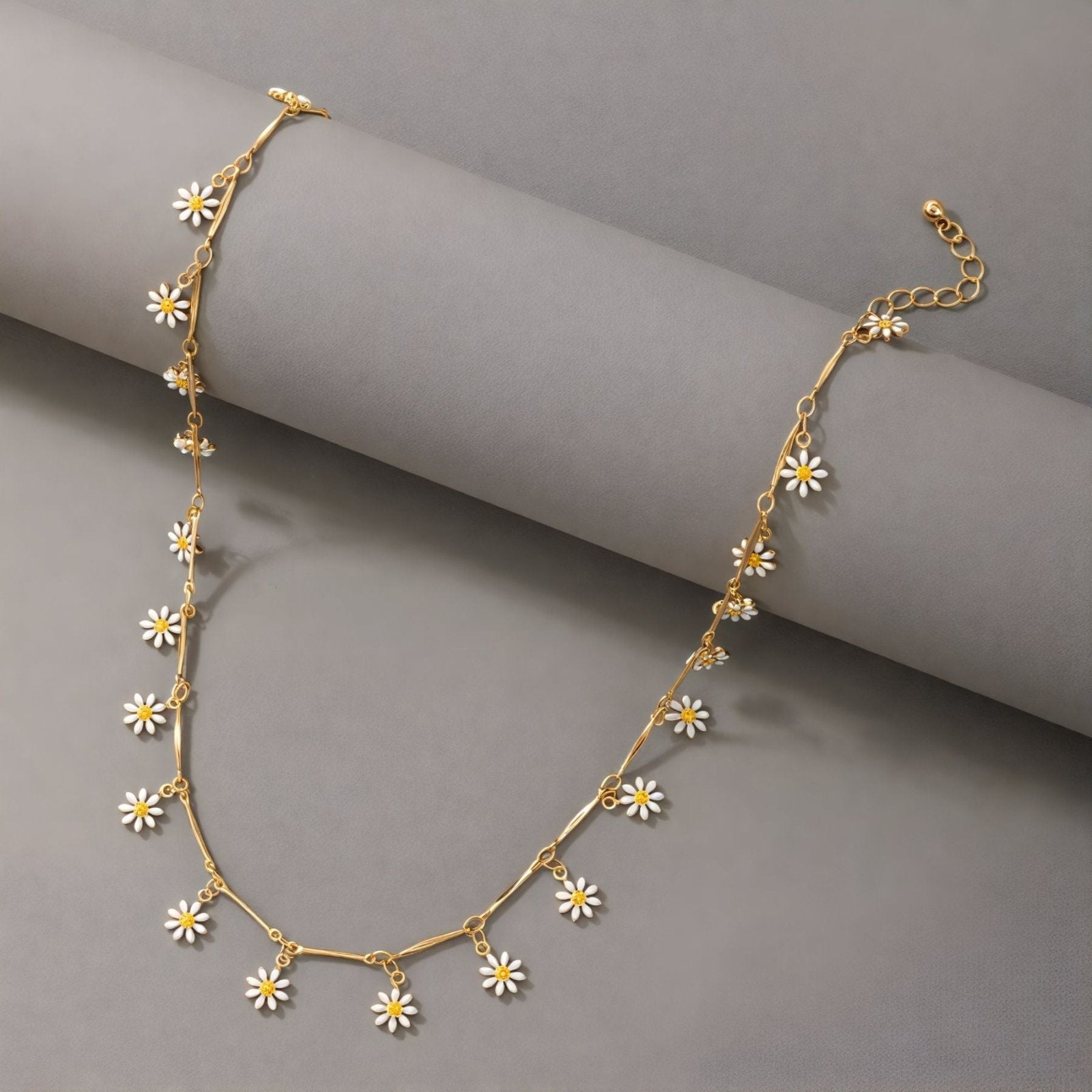 Collier ras du cou cuivré, petites fleurs émaillées, style bohème, modèle Dalia