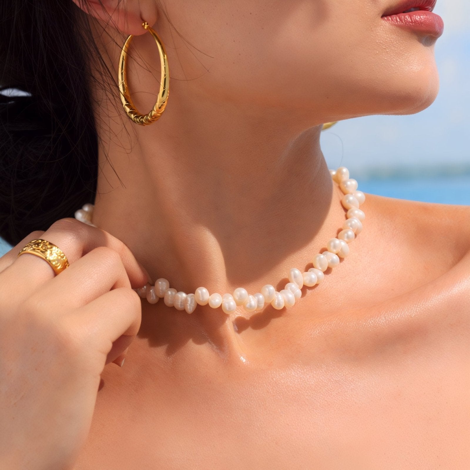 Collier ras - du - cou en véritables perles d’eau douce baroques, style chic bord de mer, modèle Lucy