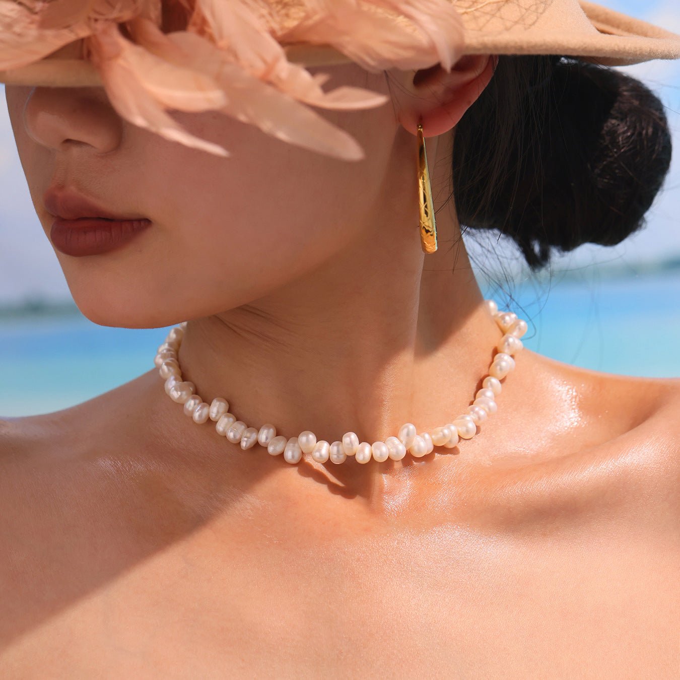 Collier ras - du - cou en véritables perles d’eau douce baroques, style chic bord de mer, modèle Lucy