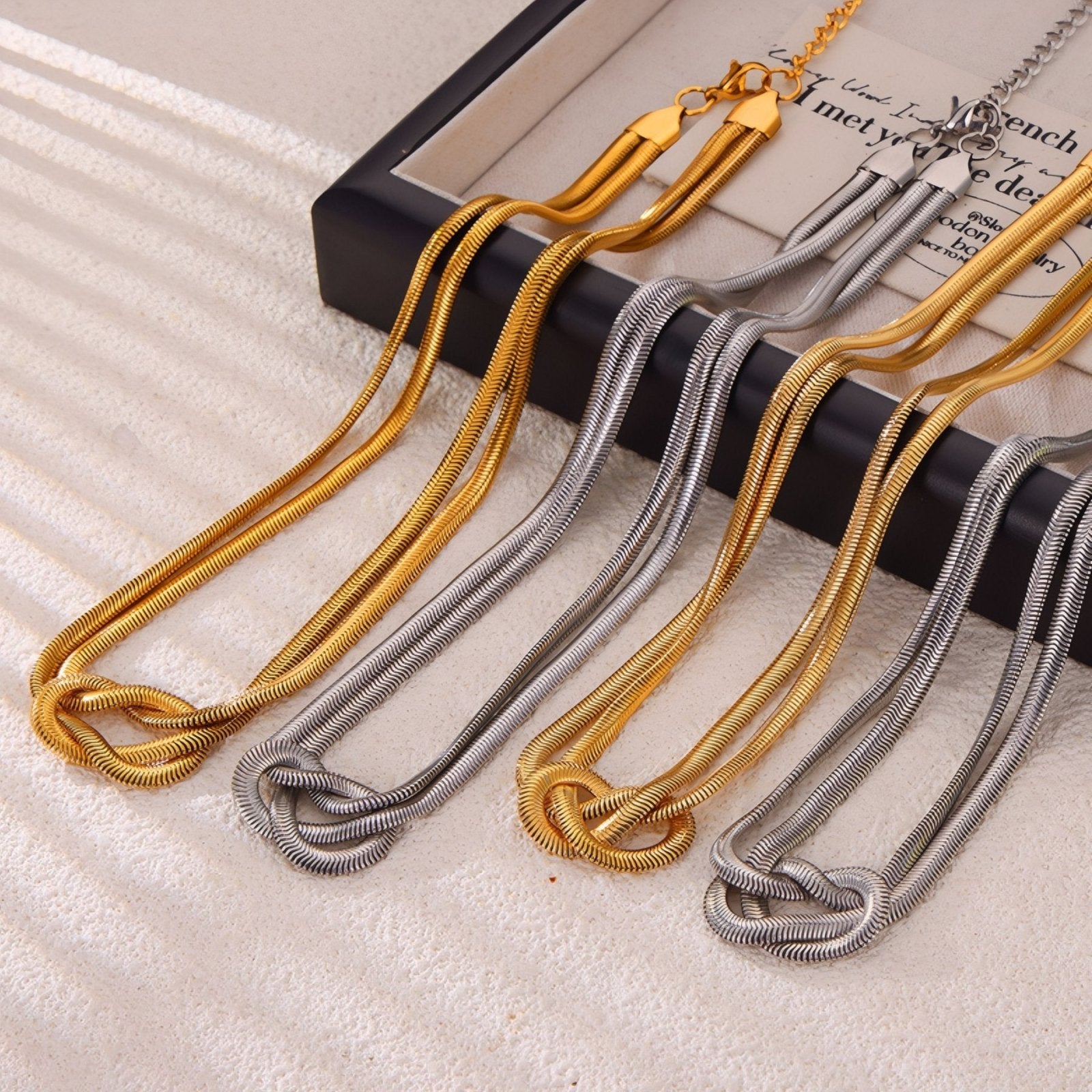 Collier ras du cou moderne pour femme, double chaîne torsadée avec noeud central, en acier inoxydable