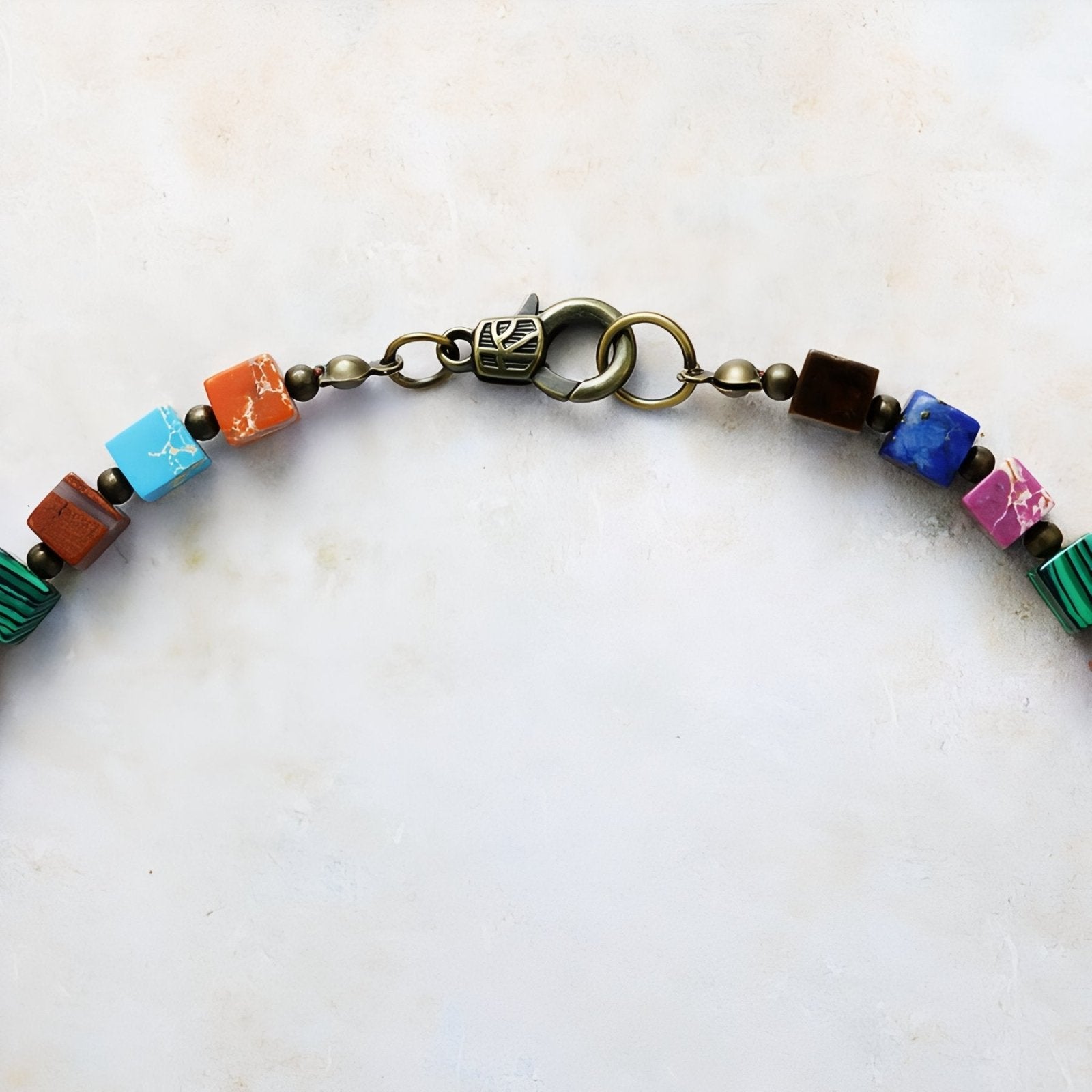 Collier ras - du - cou multicolore en pierres naturelles, 7 chakras, perles carrées multicolores