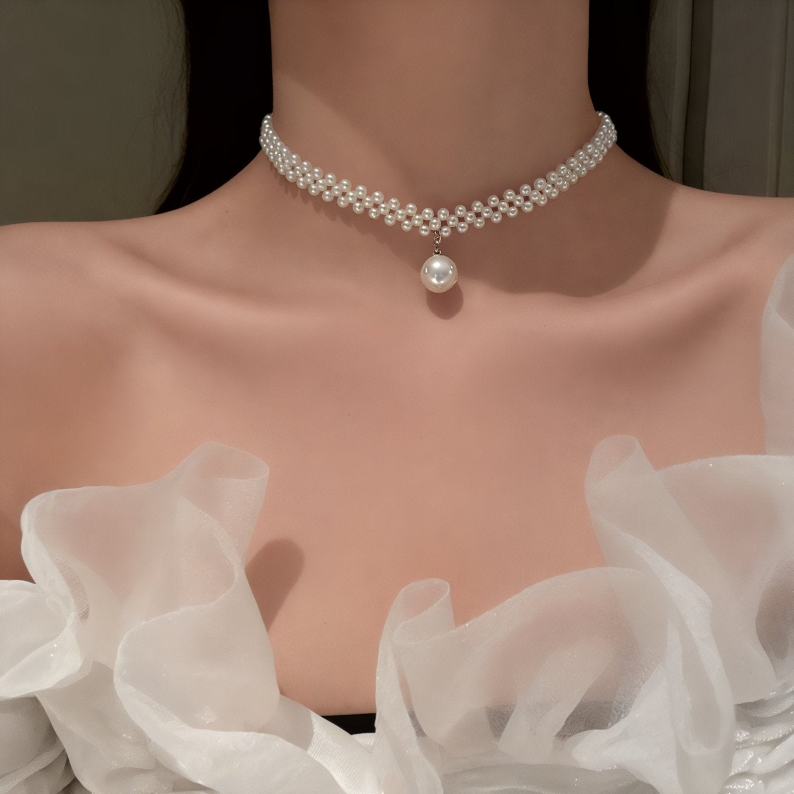 Collier ras - du - cou perles synthétiques blanches, pendentif nacré, style fantaisie, modèle Heidi