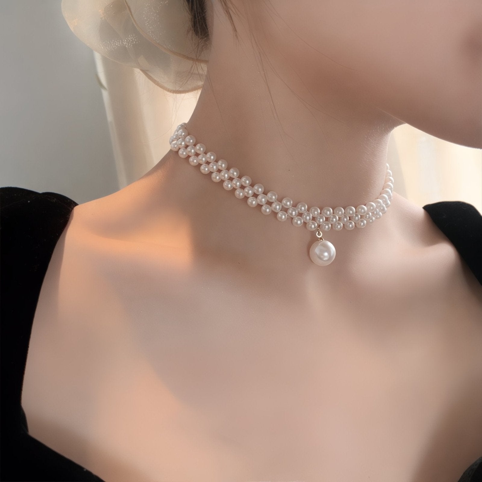 Collier ras - du - cou perles synthétiques blanches, pendentif nacré, style fantaisie, modèle Heidi