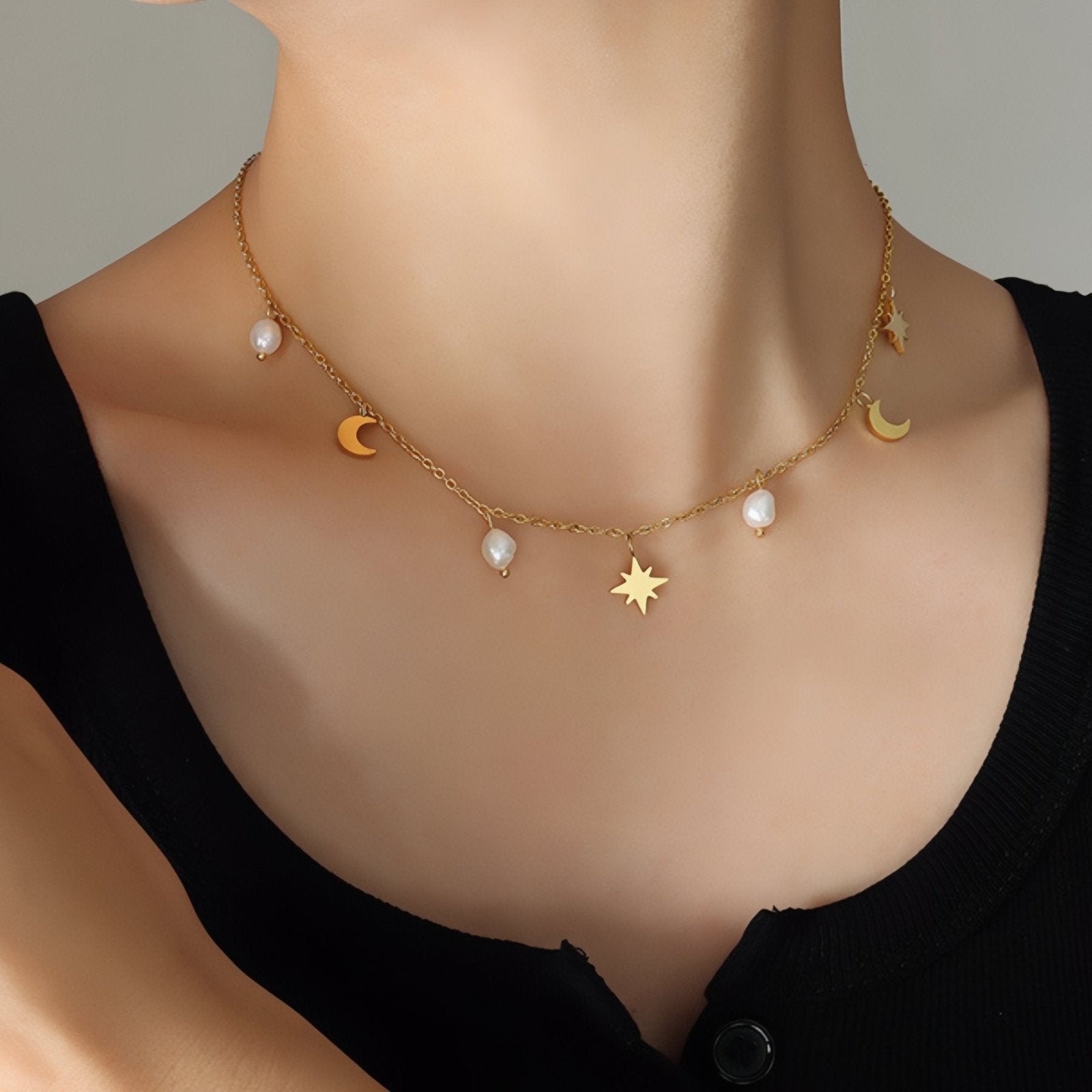 Collier ras - du - cou pour femme, avec perles de nacre et pendentifs lune et étoile, en acier inoxydable