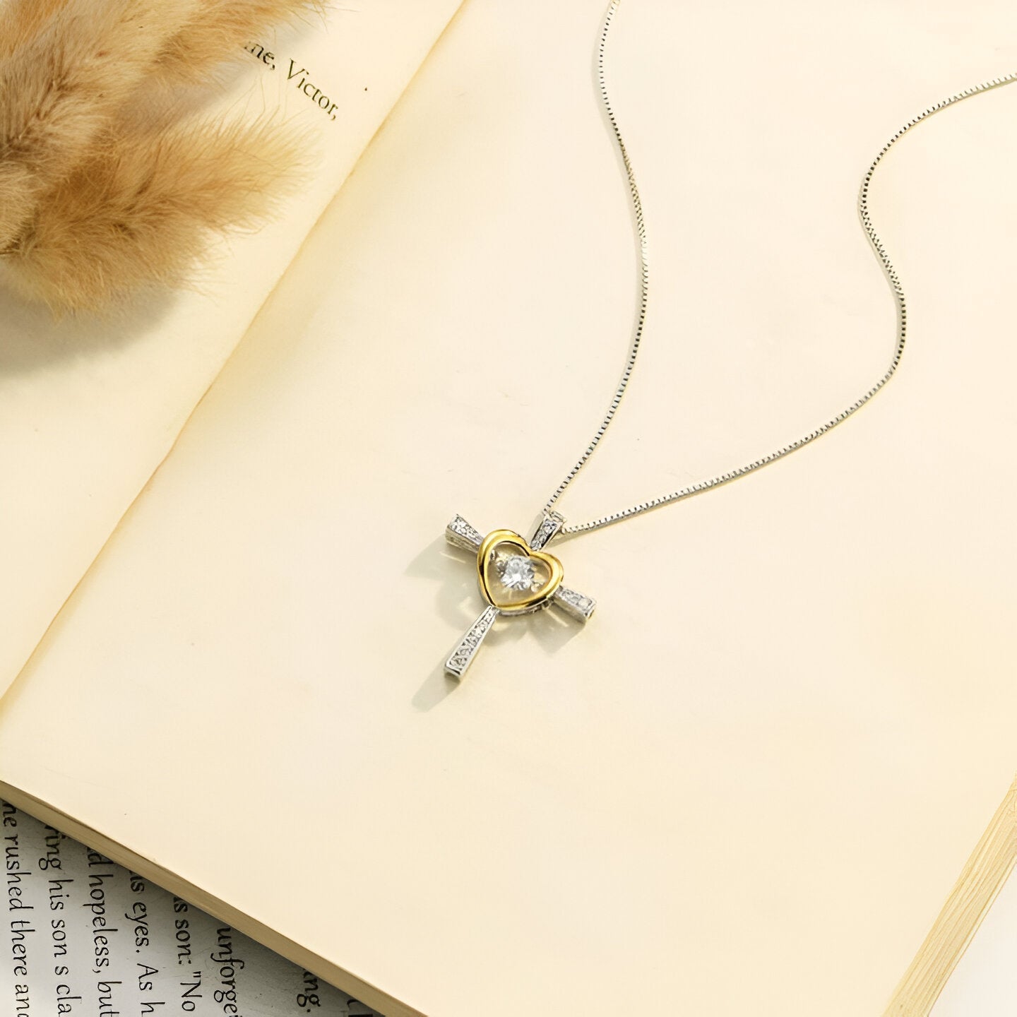 Collier religieux chic, en argent 925, croix pavée de zircons avec pendentif cœur doré, modèle Anaëlle
