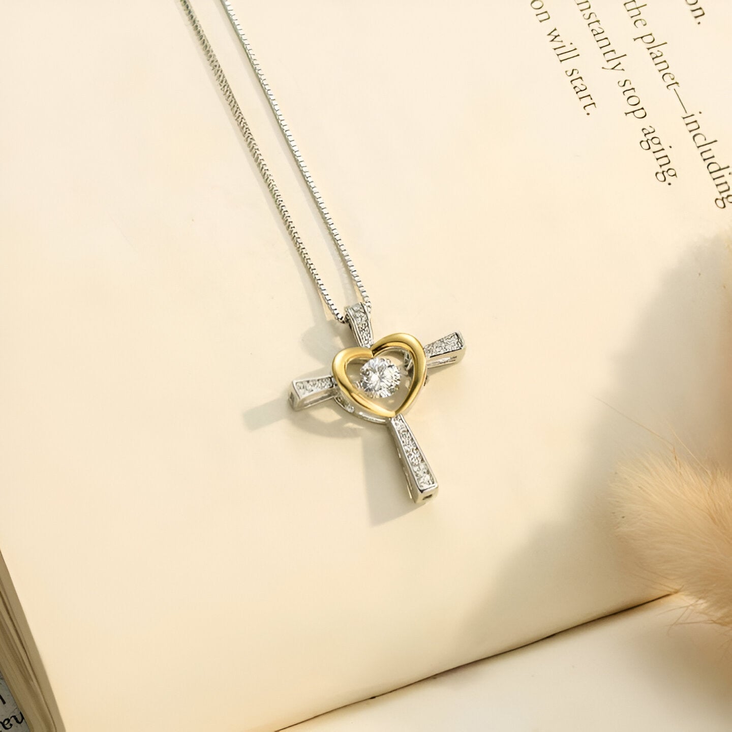 Collier religieux chic, en argent 925, croix pavée de zircons avec pendentif cœur doré, modèle Anaëlle